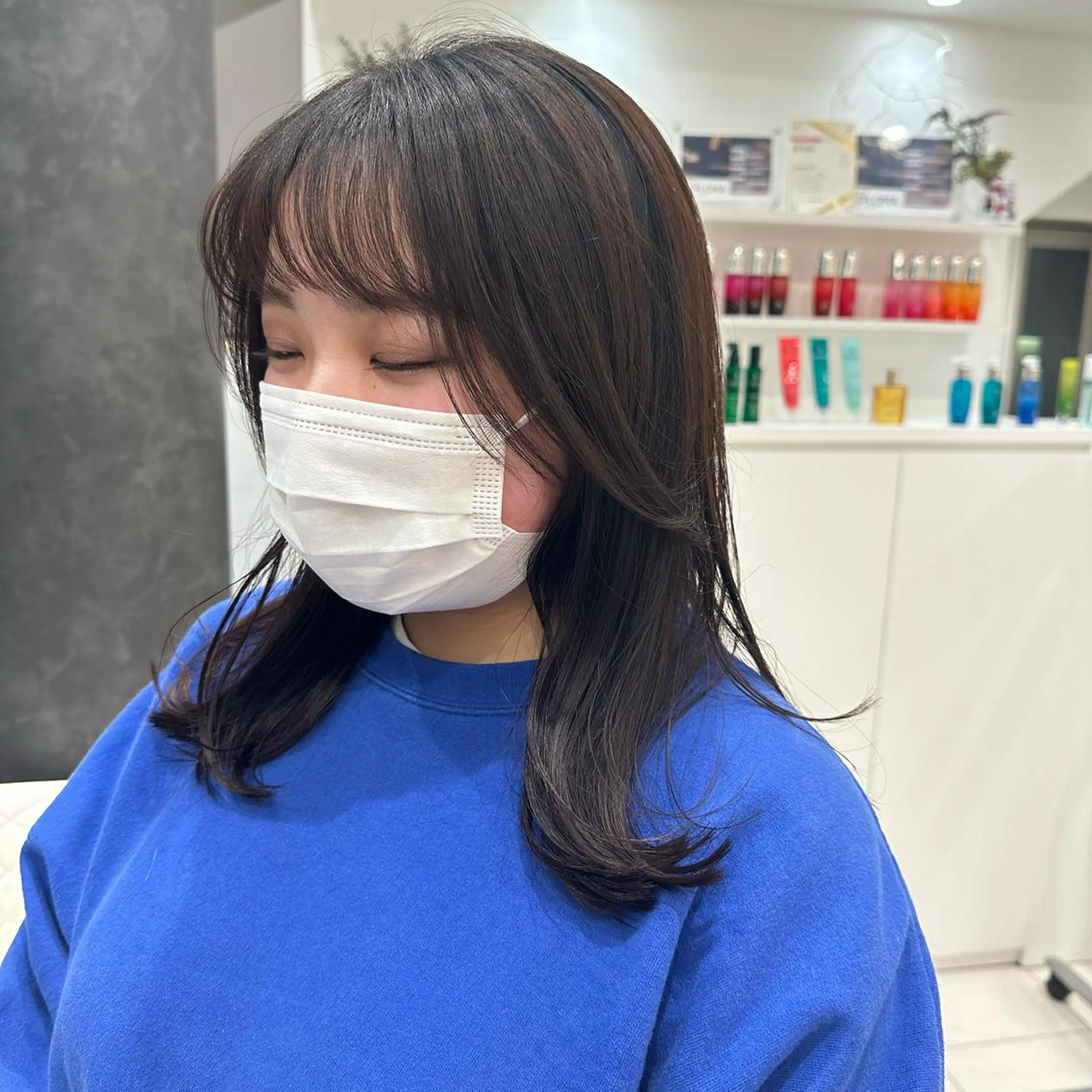 セミロング 韓国風ヘア ヘアカラー 【潤いツヤヘア🫧】 岸野　妙波のヘアスタイル