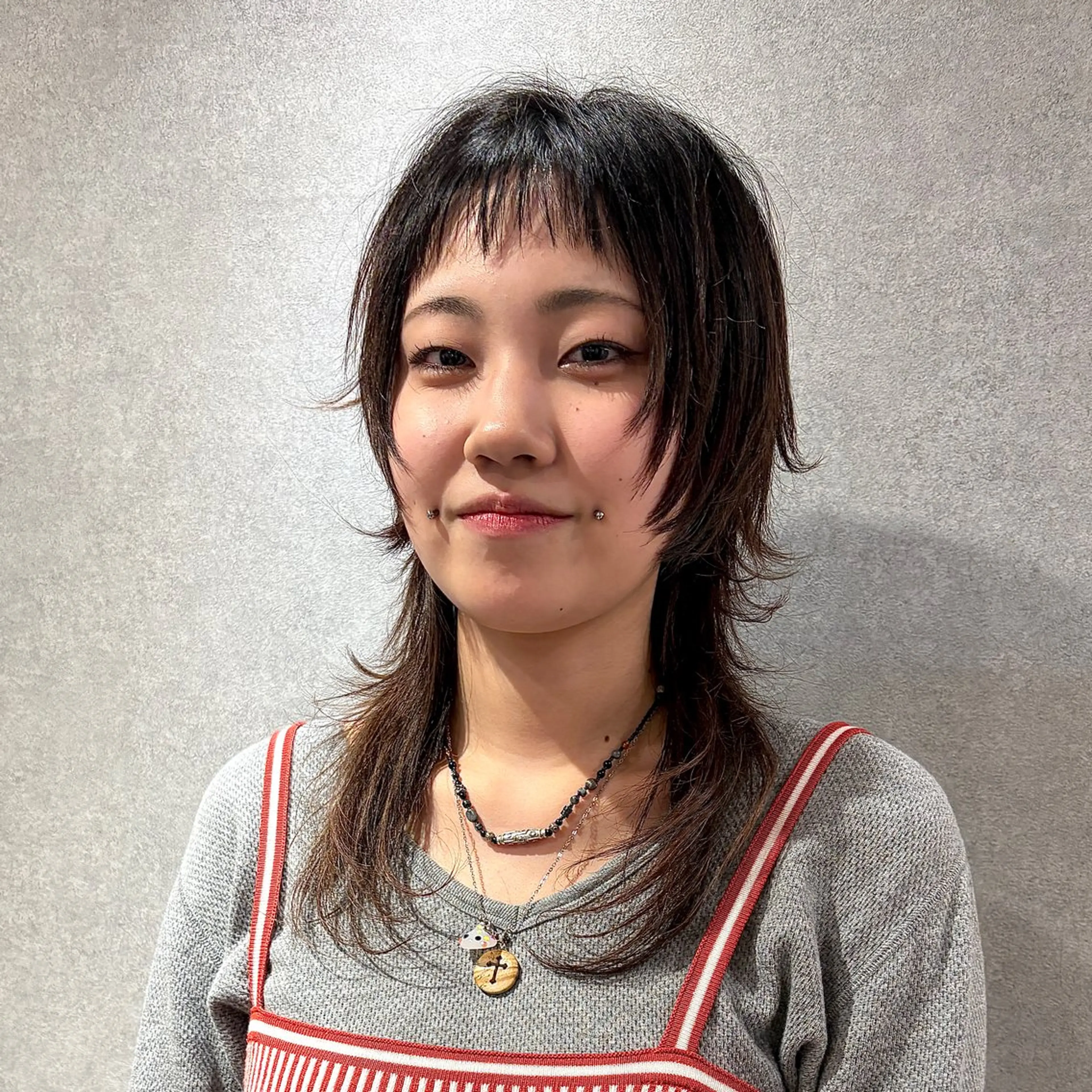 ミディアム レイヤーカット シャギー ウルフカット カット ウルフ/レイヤー/ ブリーチ/牧原歩夢のヘアスタイル