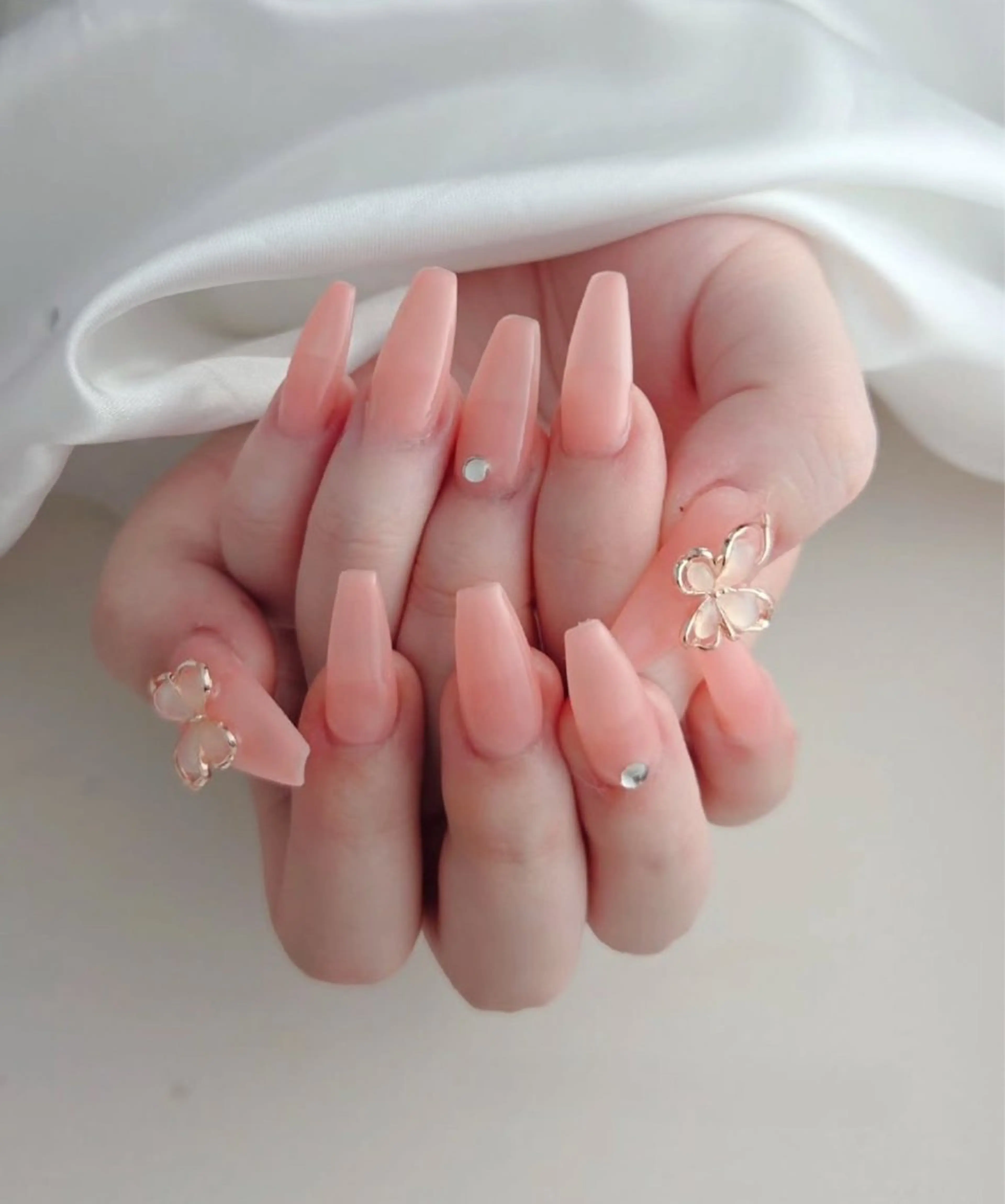 ネイル フラッシュネイル フレンチネイル グラデーション キラキラネイル 韓国ネイル ハンドネイル Lina nail所属・Lunaa 池袋のネイルデザイン