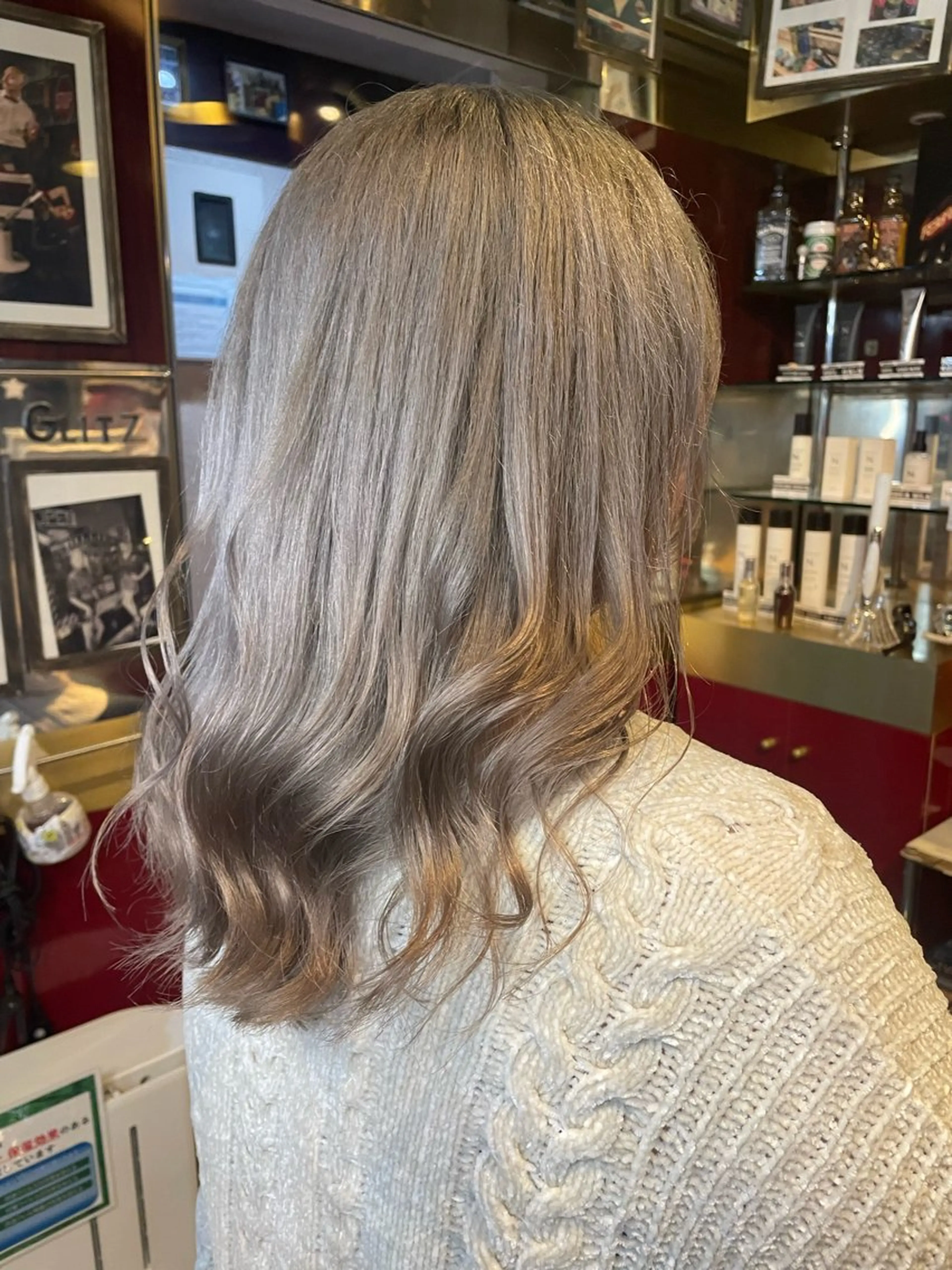 セミロング カラー ブリーチ ケアブリーチ ダブルカラー シルバー 👑派手髪/カット 👑ANRYのヘアスタイル