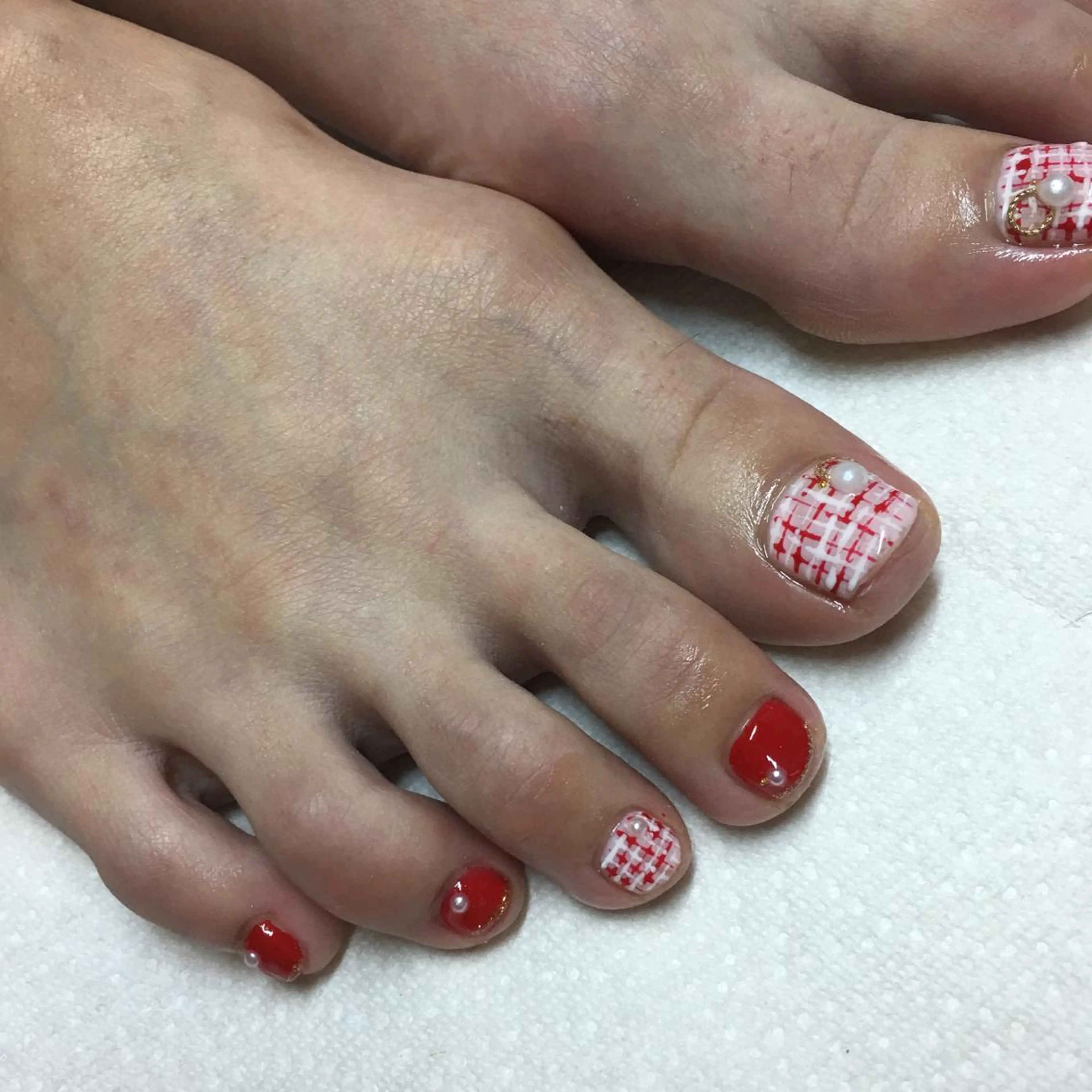 ネイル フットネイル 赤色 ツイードネイル Nail Salon espritのネイルデザイン