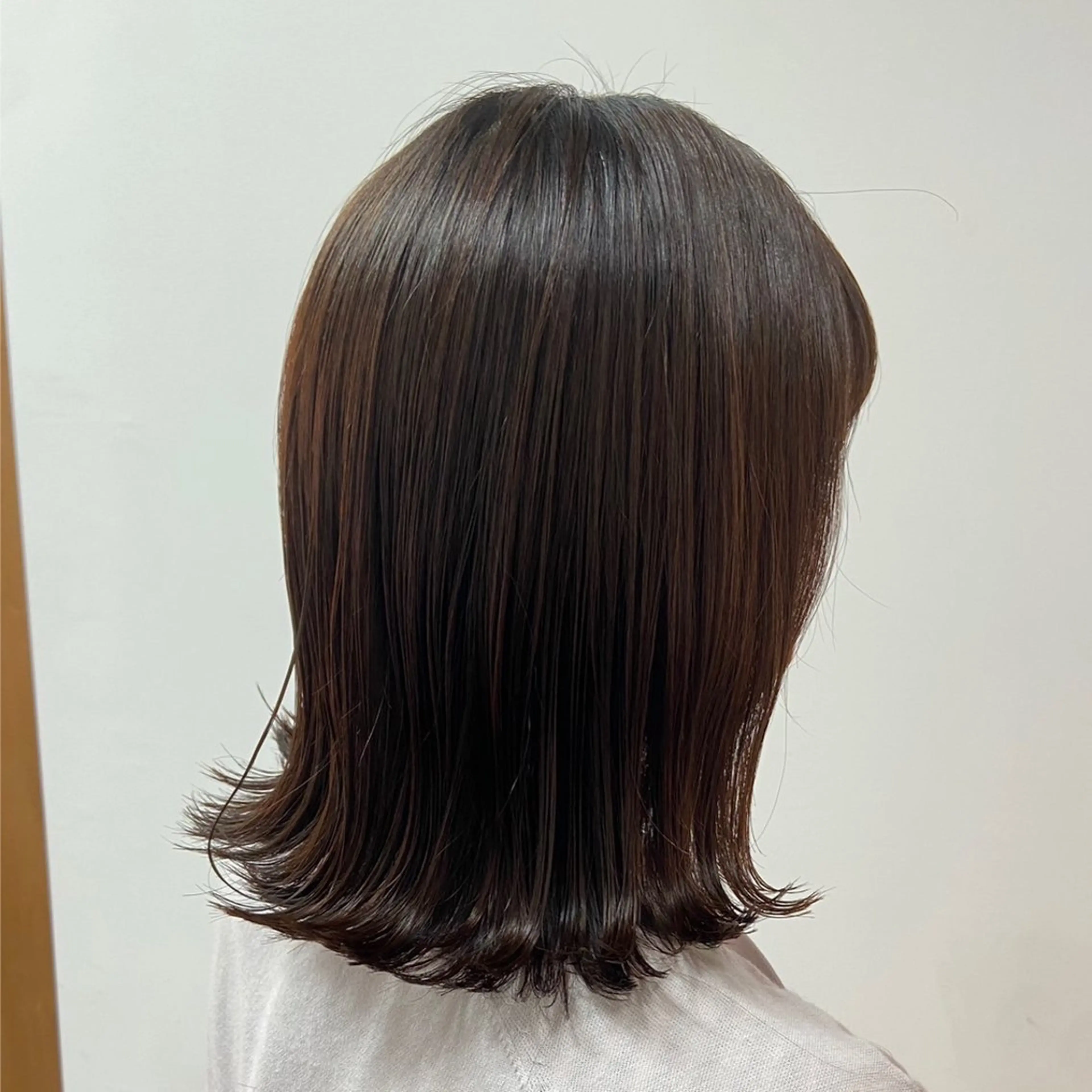 ミディアム カラー 外ハネヘア 安岡美咲✂︎ 艶カラー/髪質改善のヘアスタイル