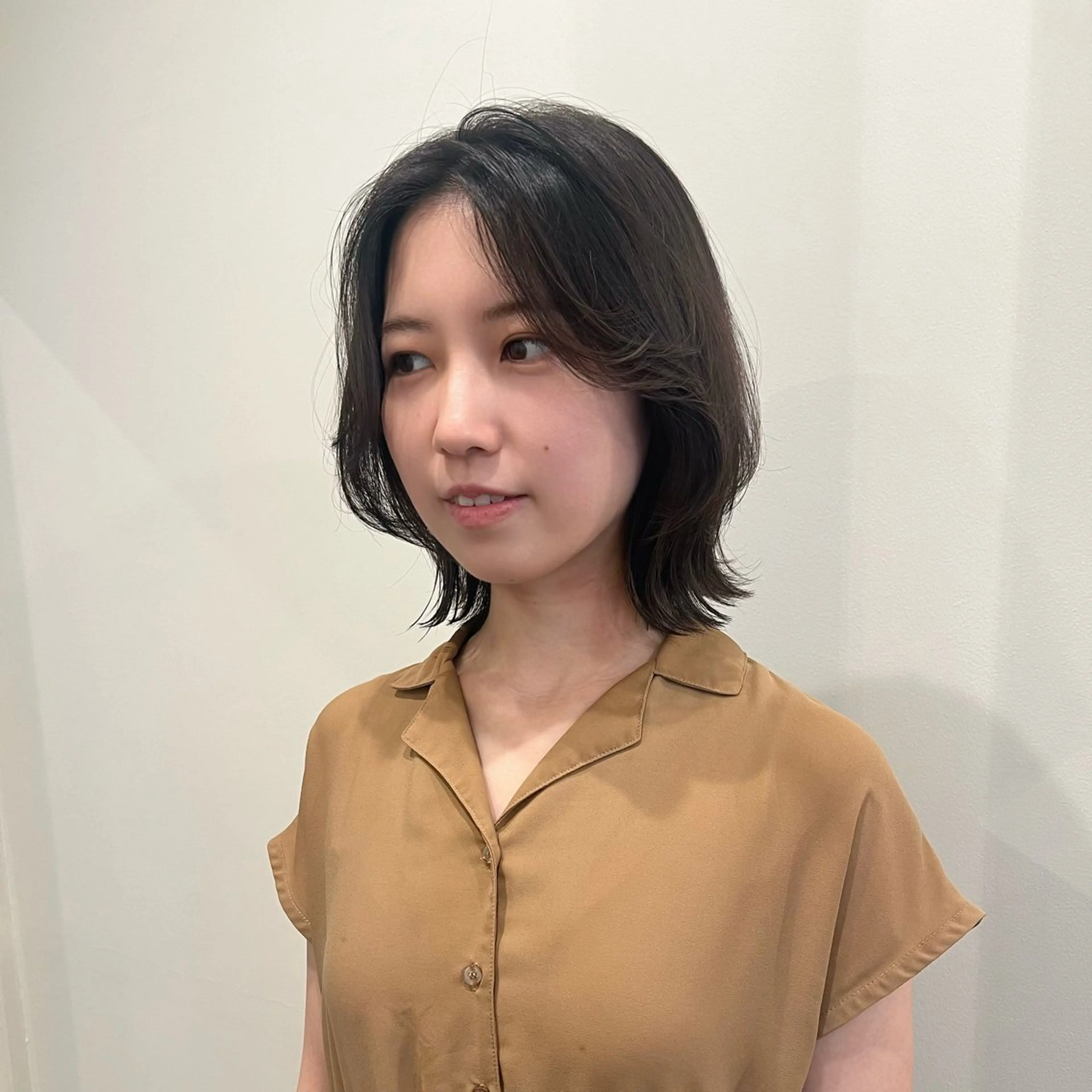 ミディアム レイヤーカット 工藤 梨花のヘアスタイル