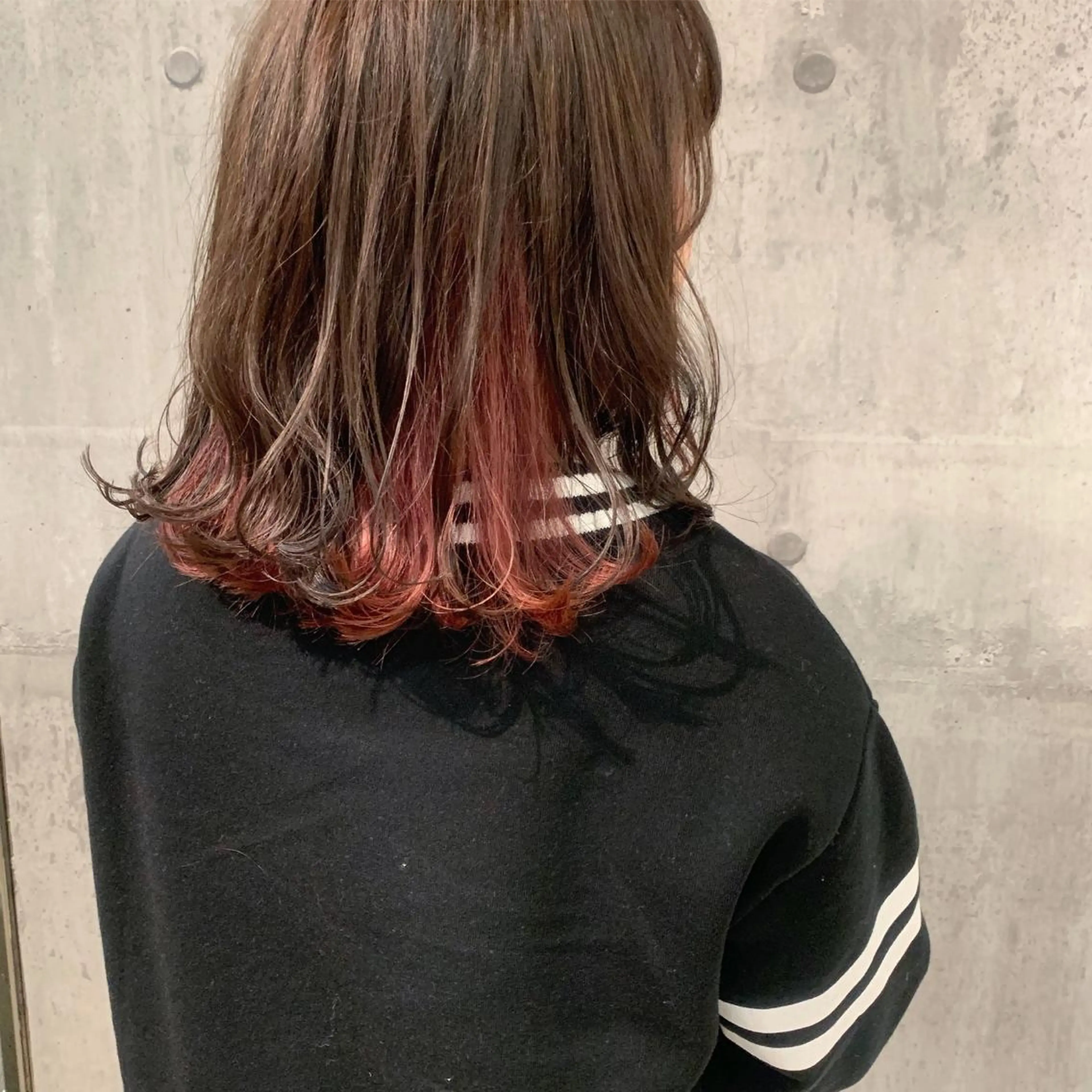 ミディアム カラー インナーカラー ピンクカラー ﾊｲﾄｰﾝ/ｼｮｰﾄ 村上淳乃🐥のヘアスタイル