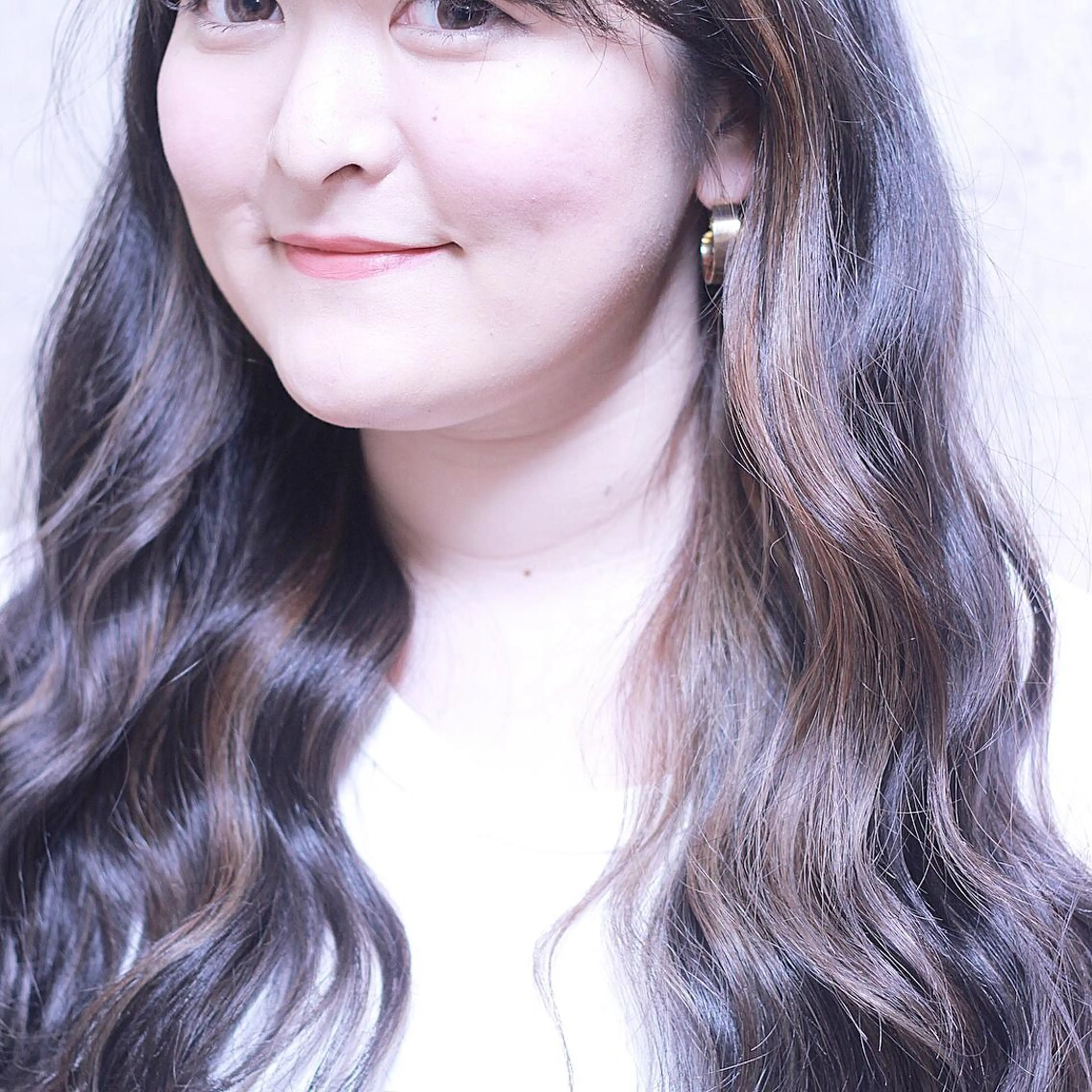 セミロング カラー ハイライトカラー インナーカラー ハイライト cachecache所属・及川 光のヘアスタイル