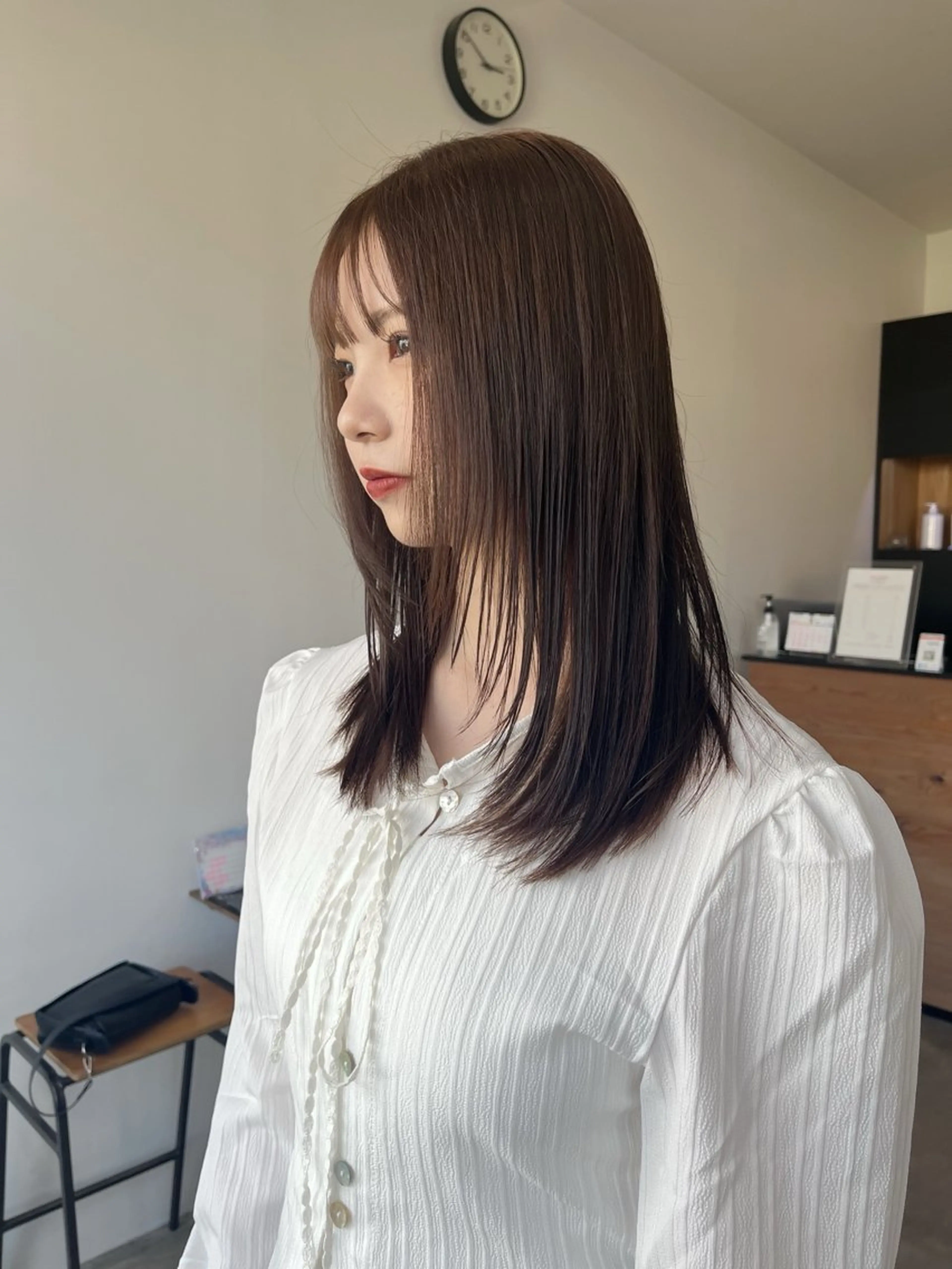 セミロング 顔まわりレイヤー レイヤーカット 荒川泰輝/オリーブ カラー/透明感カラーのヘアスタイル