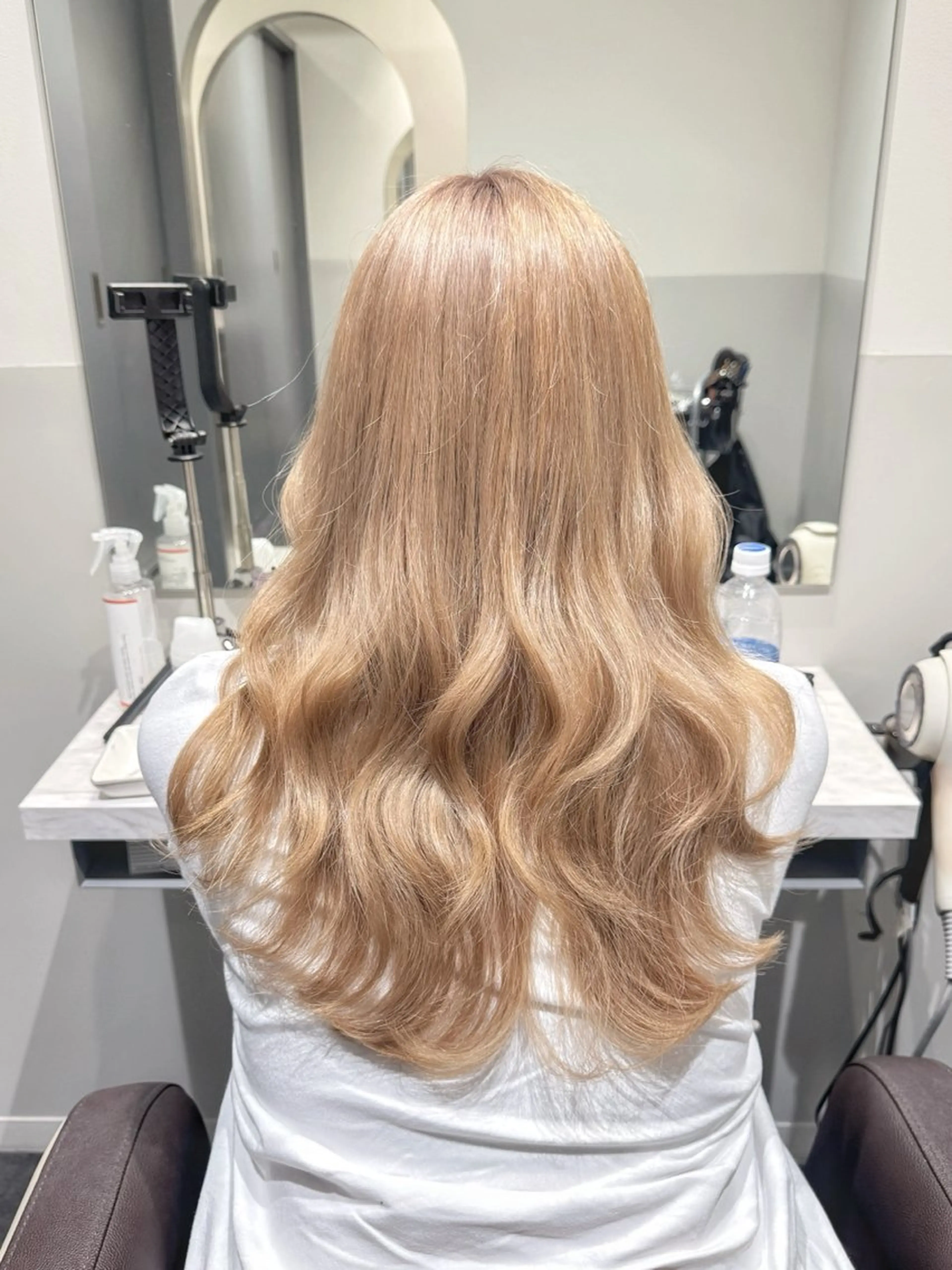 セミロング カラー ベージュカラー 透明感カラー ミルクティーベージュ レイヤーカット SALOWIN新宿三丁目【サロウィン】所属・レイヤー🔶髪質改善 🔶透明感カラー青木のヘアスタイル