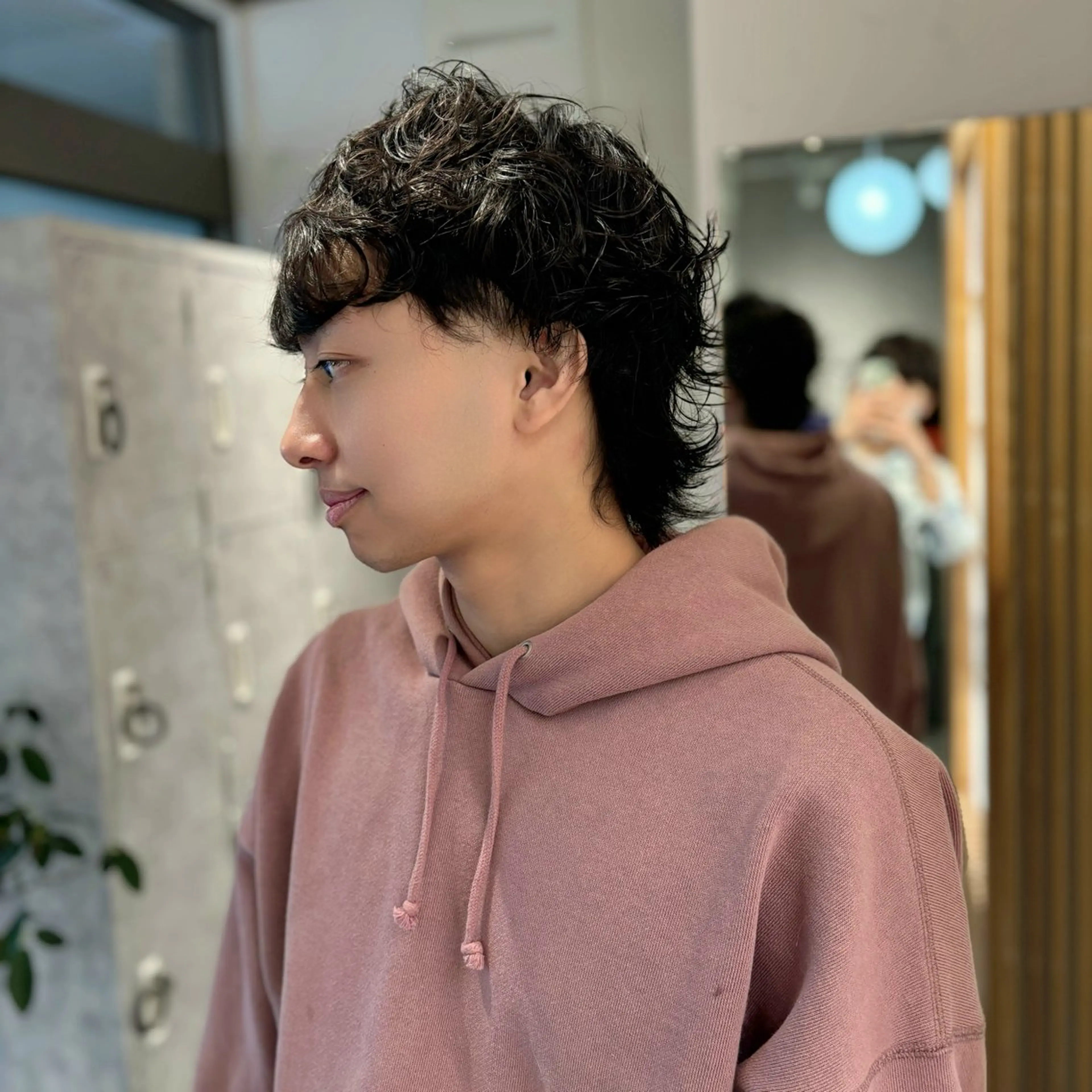 ミディアム メンズ ミディアムパーマ メンズパーマ メンズウルフカット ウルフカット メンズ＆パーマ特化 takumiのヘアスタイル