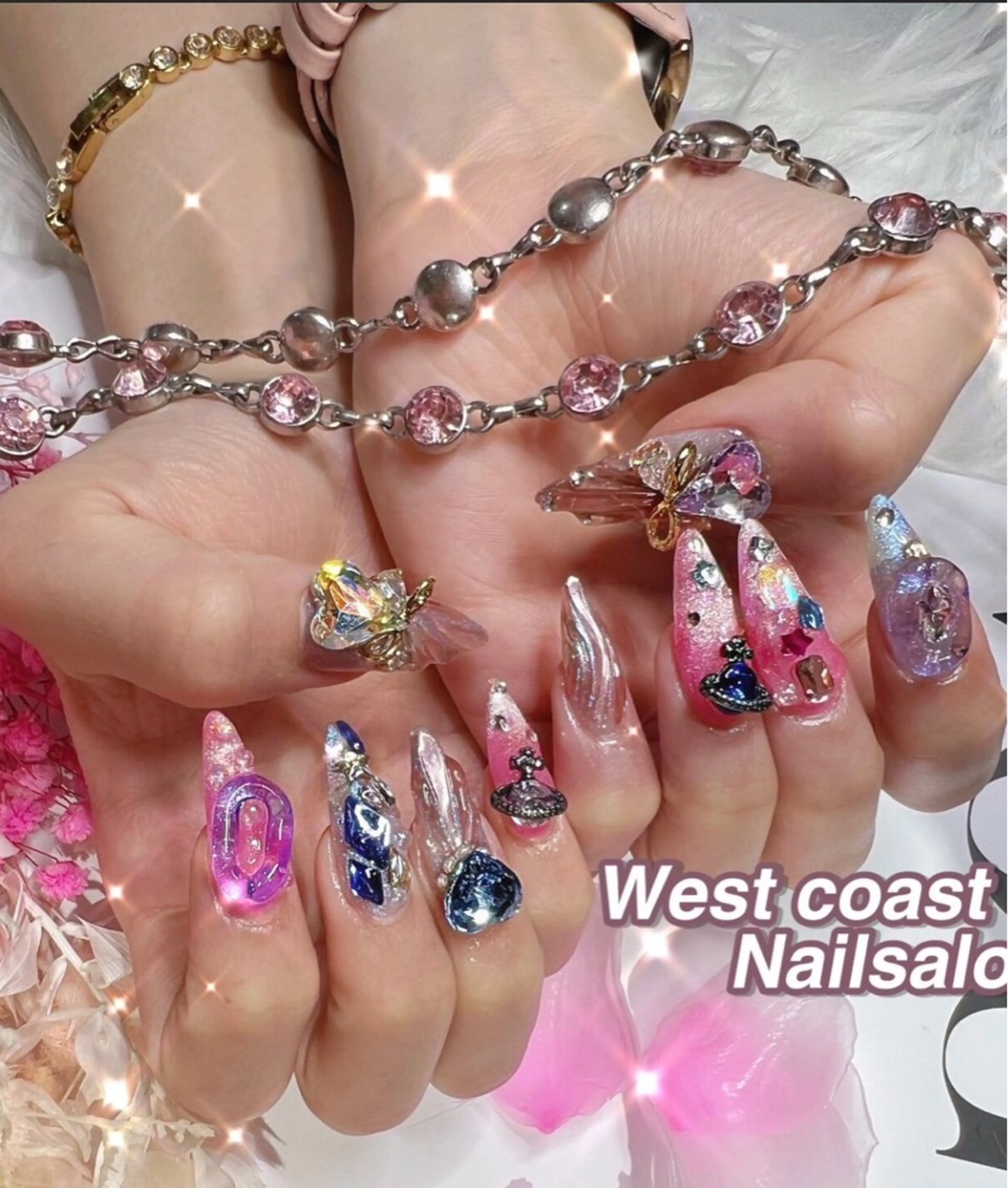 ネイル ゴージャス キラキラネイル ストーンネイル リボン、ガーリー パーツ放題専門店のネイルデザイン