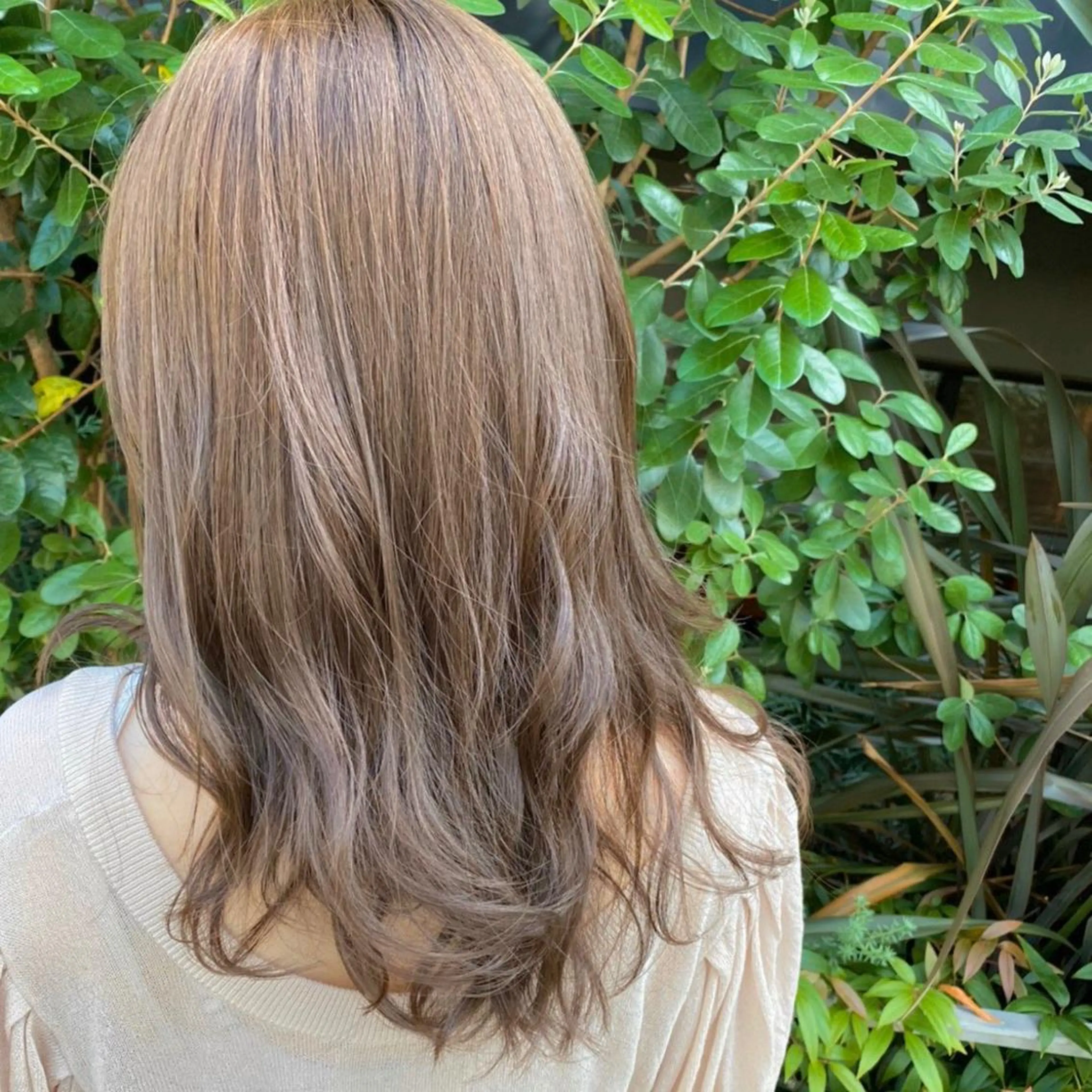 セミロング カラー ヘアアレンジ 外苑前NO.1艶髪 透明感カラーのヘアスタイル