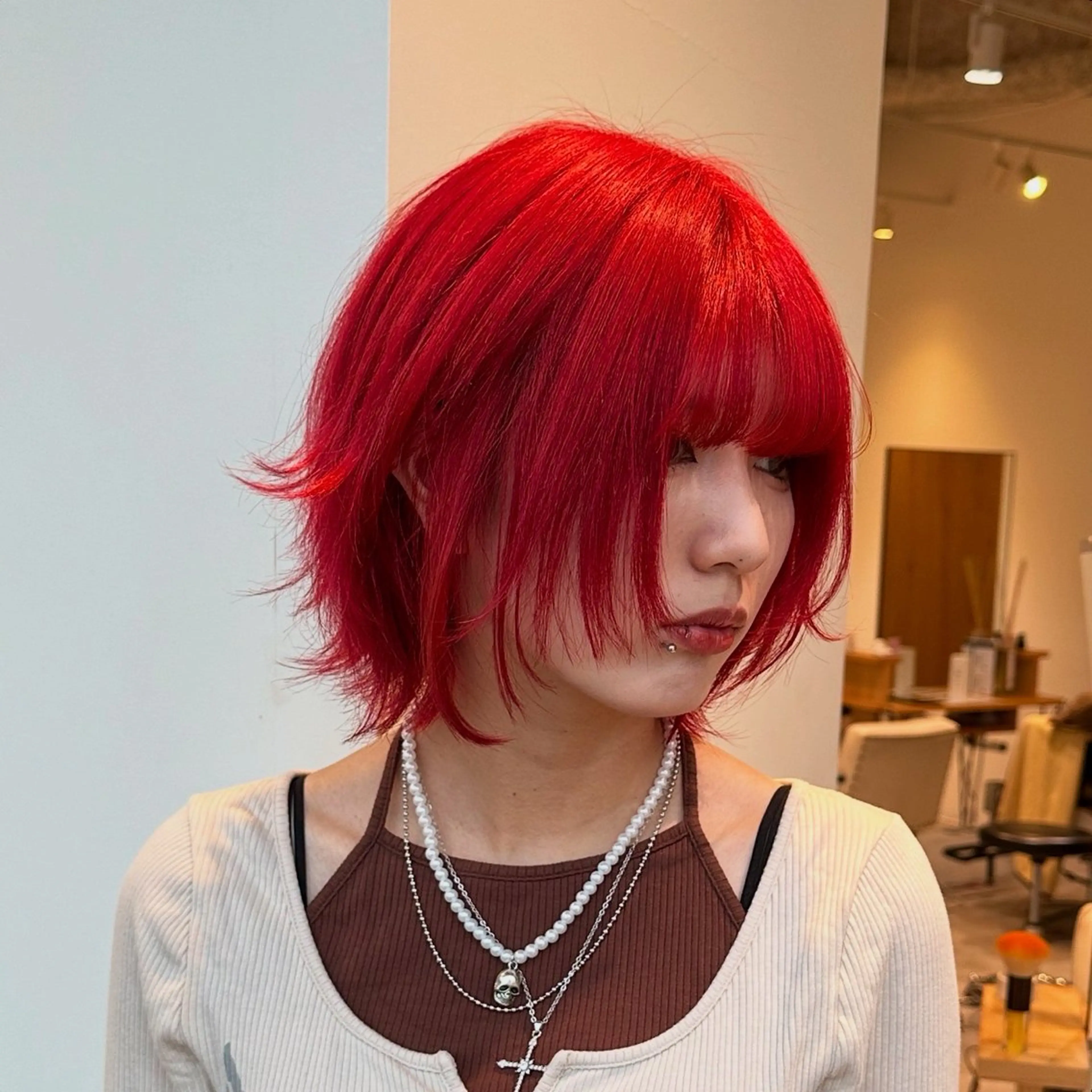 ショート カラー ハイトーンカラー ボブ くびれヘア 顔まわりレイヤー 顔周りカット カット ヘアカラー トリートメント 大阪ウルフカット ハッシュカットのヘアスタイル