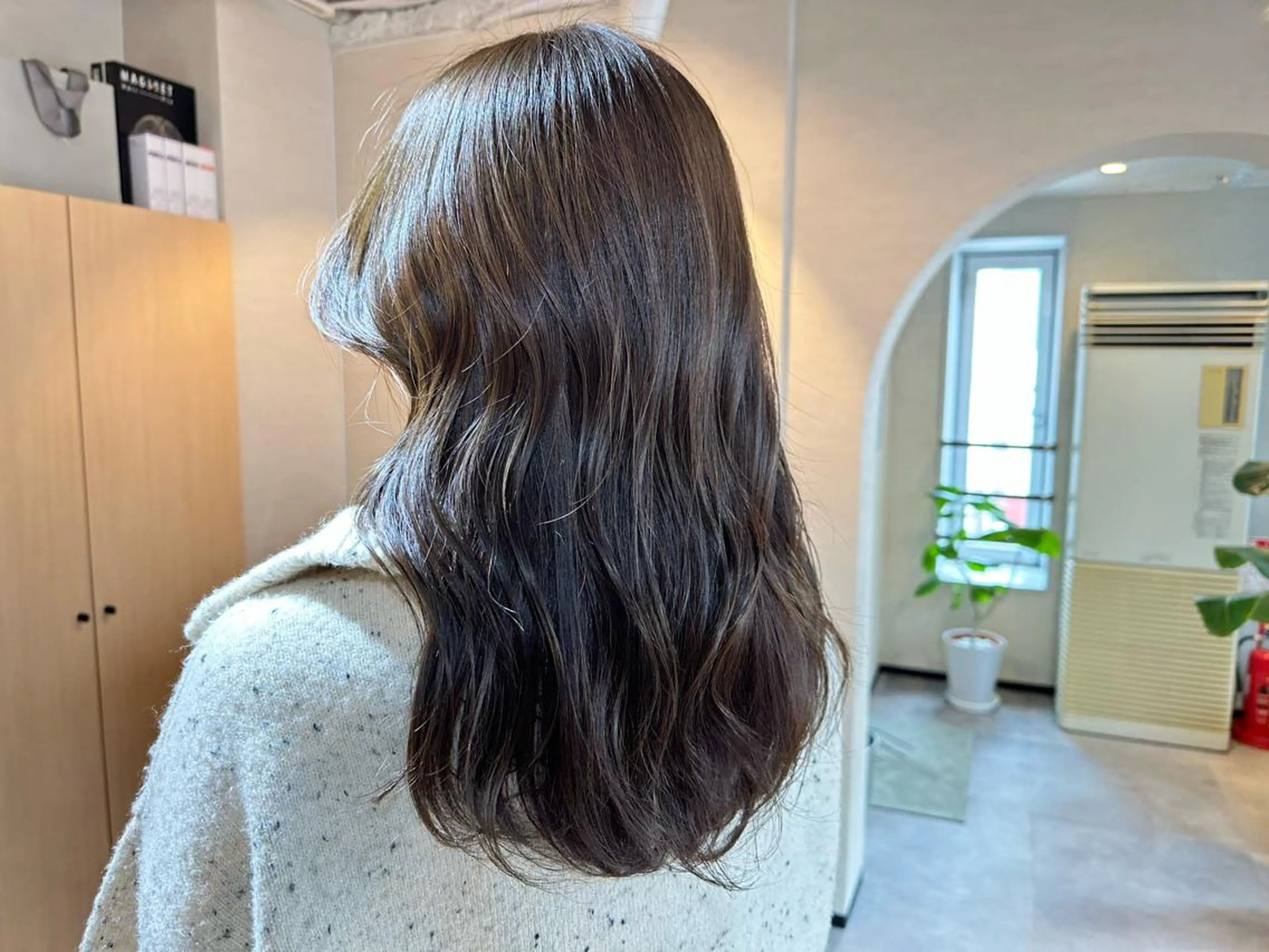 セミロング カラー ハイライトカラー ハイライト カット ヘアカラー 【Uneユヌ】菊地 春那のヘアスタイル