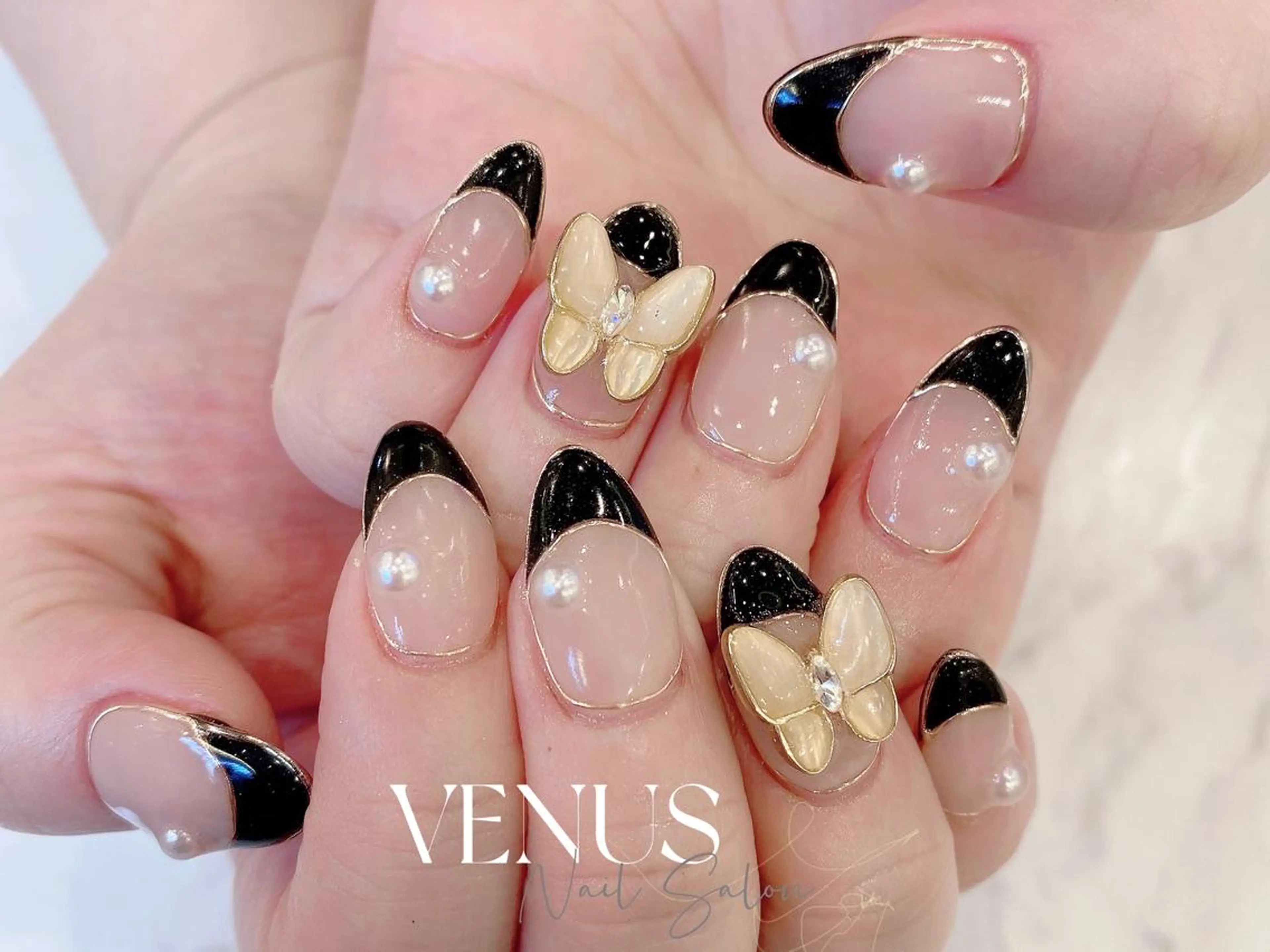 ミディアム VENUS Nail ★池袋徒歩2分のネイルデザイン