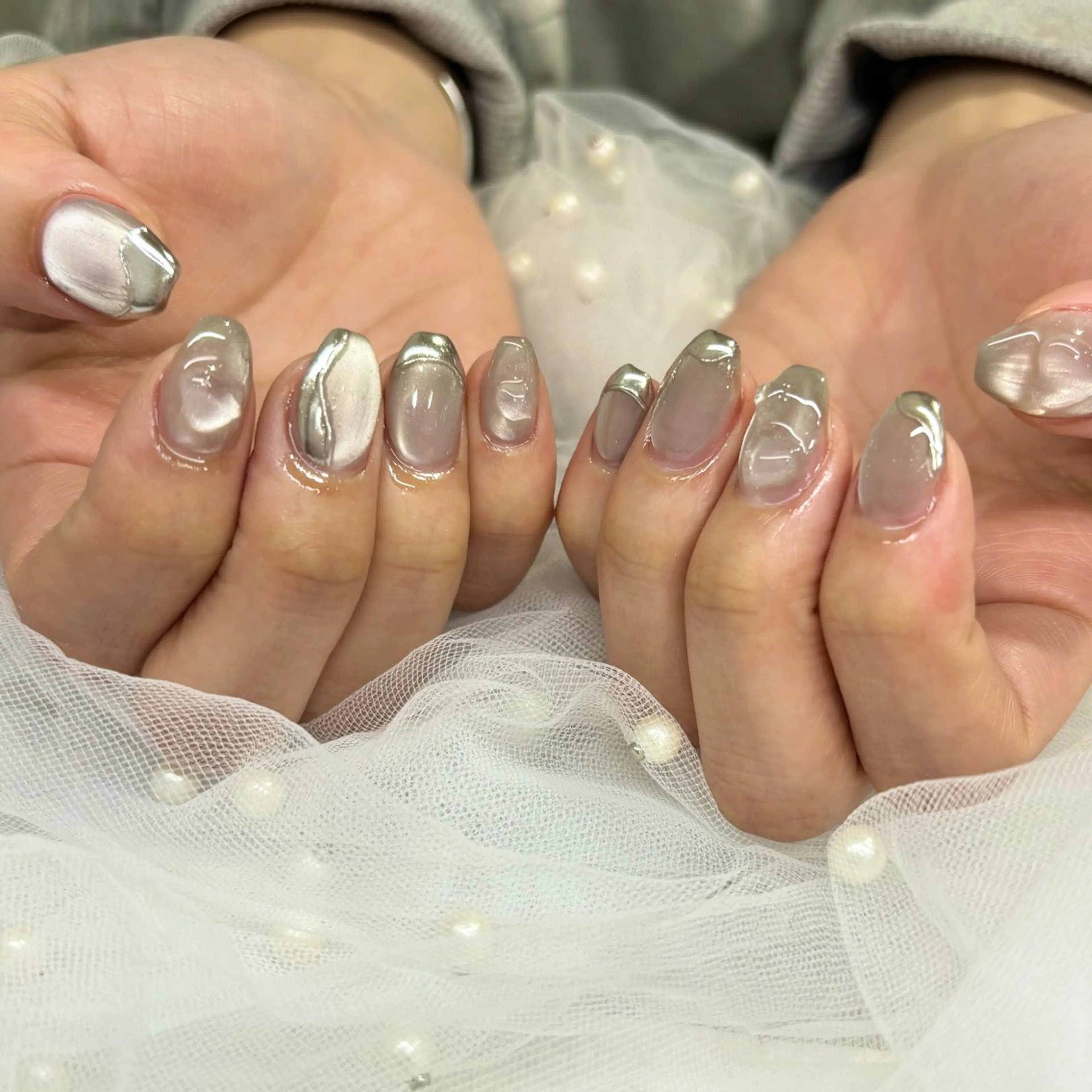 ネイル ミラーネイル 持ち込み シルバー ハンドネイル 荒巻 めいのネイルデザイン