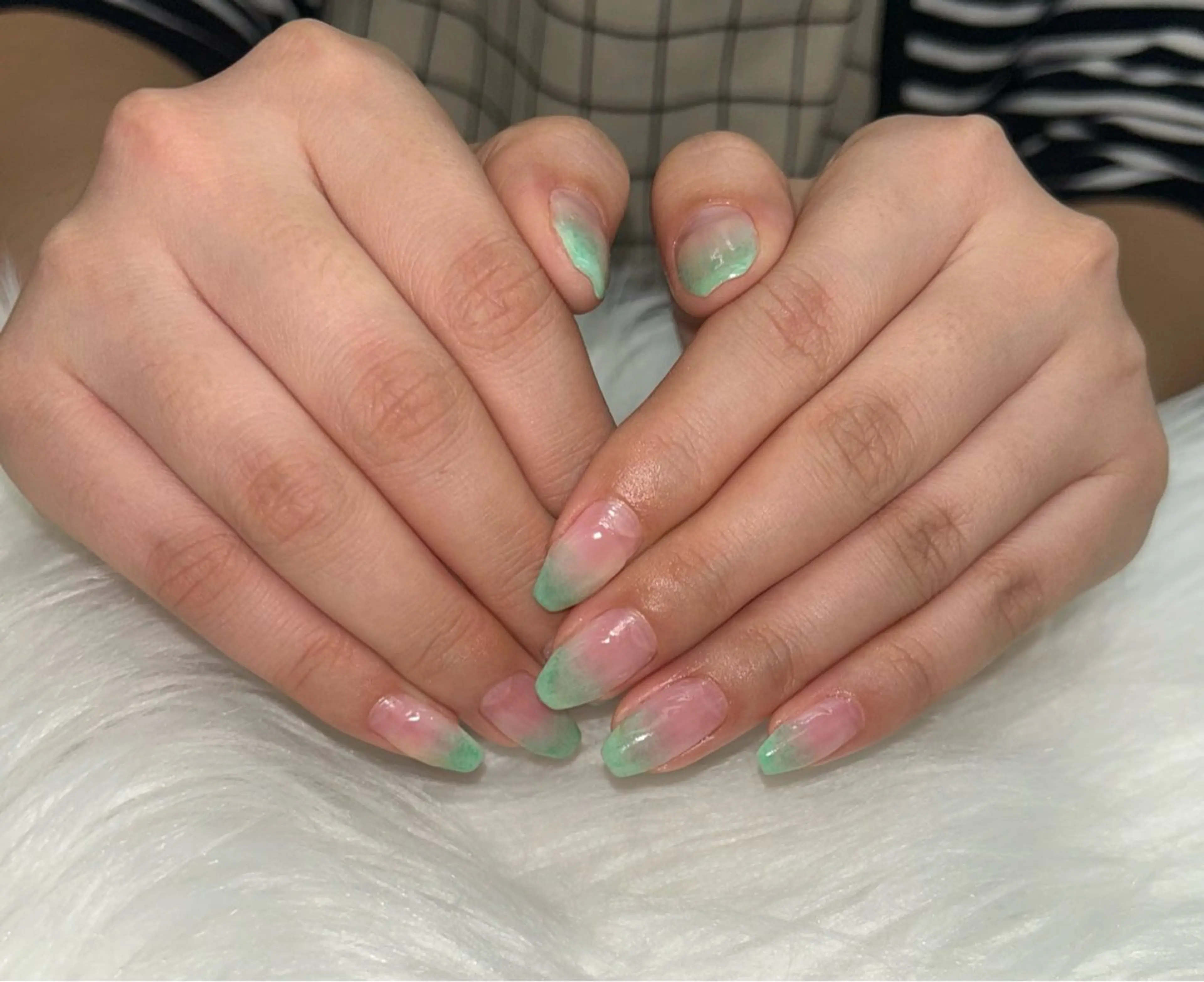 ネイル グラデーション ネイルサロンエーナインイオンモール苗穂店所属・N. kurumiのネイルデザイン