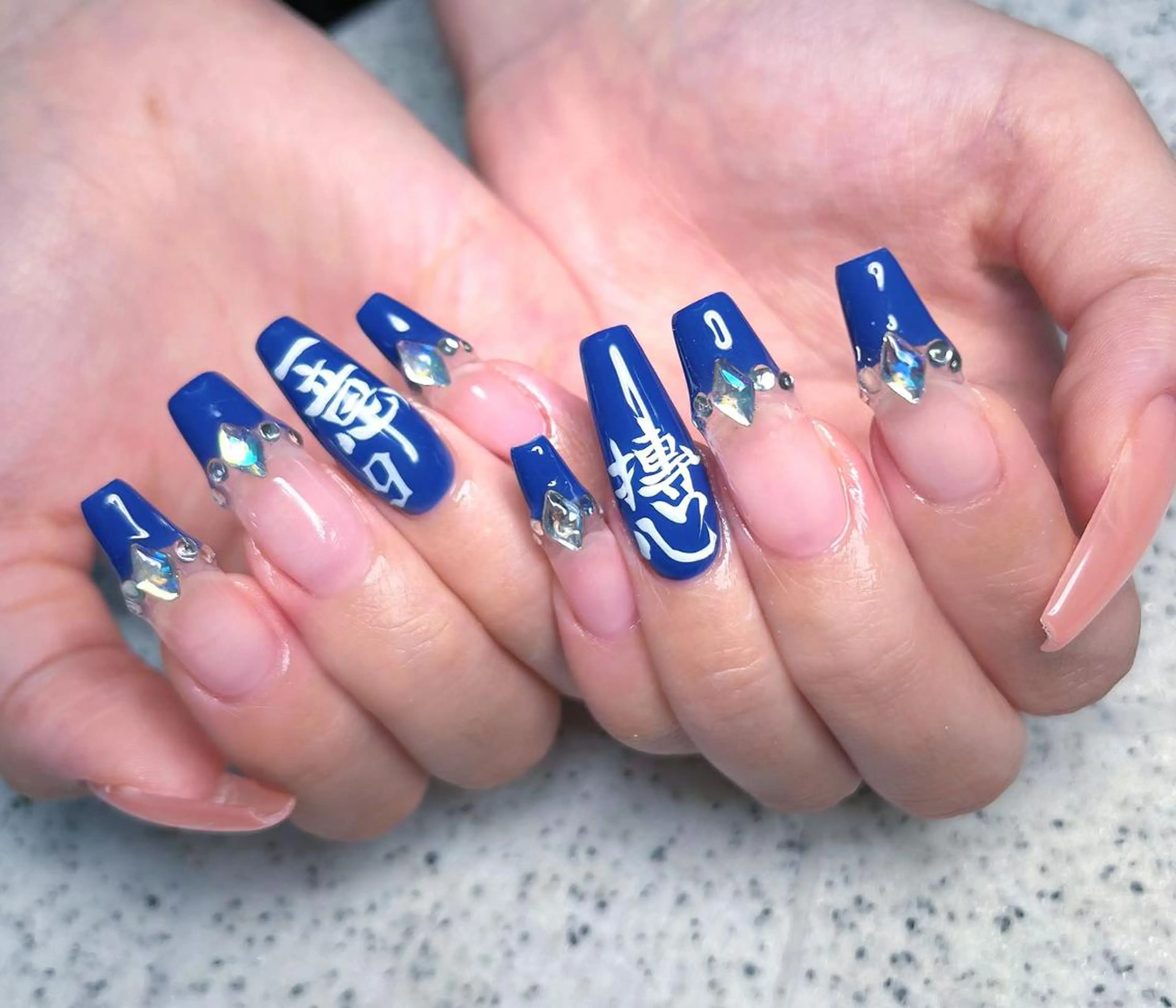 ネイル アートネイル 長さ出し ネイルチップ Queens momoのネイルデザイン