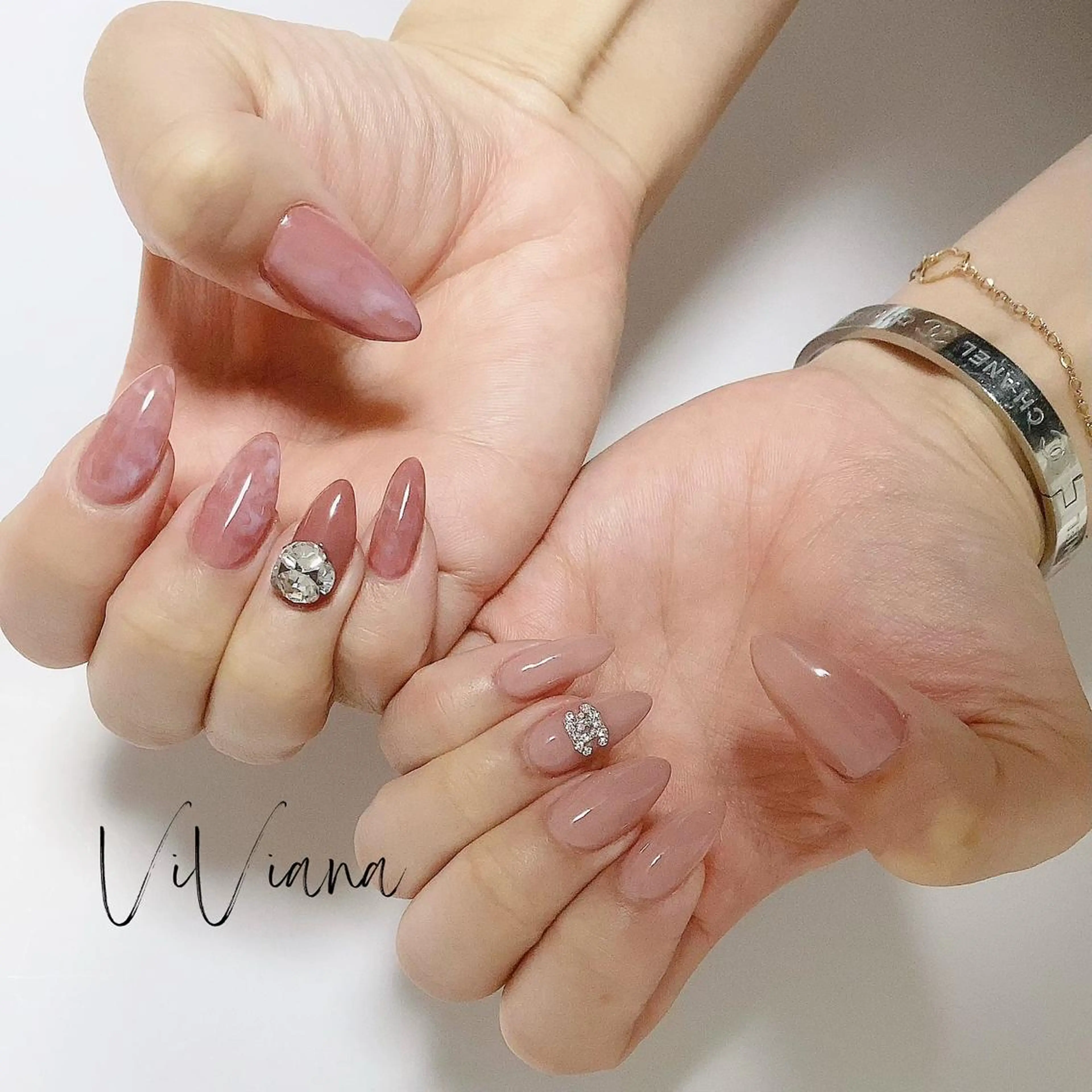 ネイル ストーンネイル ハンドネイル ViViana ｳﾞｨｳﾞｨｱﾅのネイルデザイン