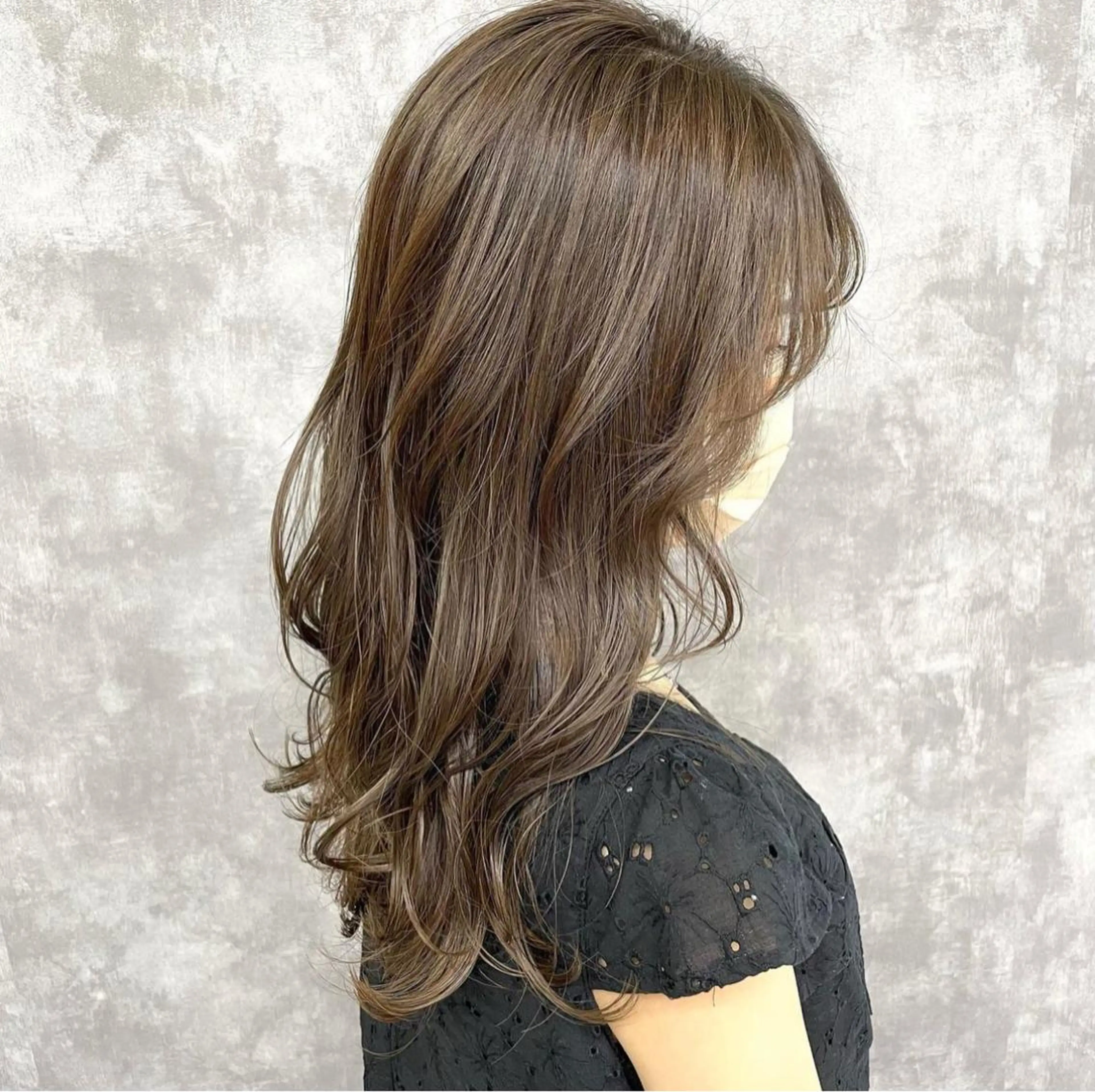 ロング カラー ベージュカラー オリーブベージュ SHUN/ブリーチ/ カラー/臼井/佐倉のヘアスタイル