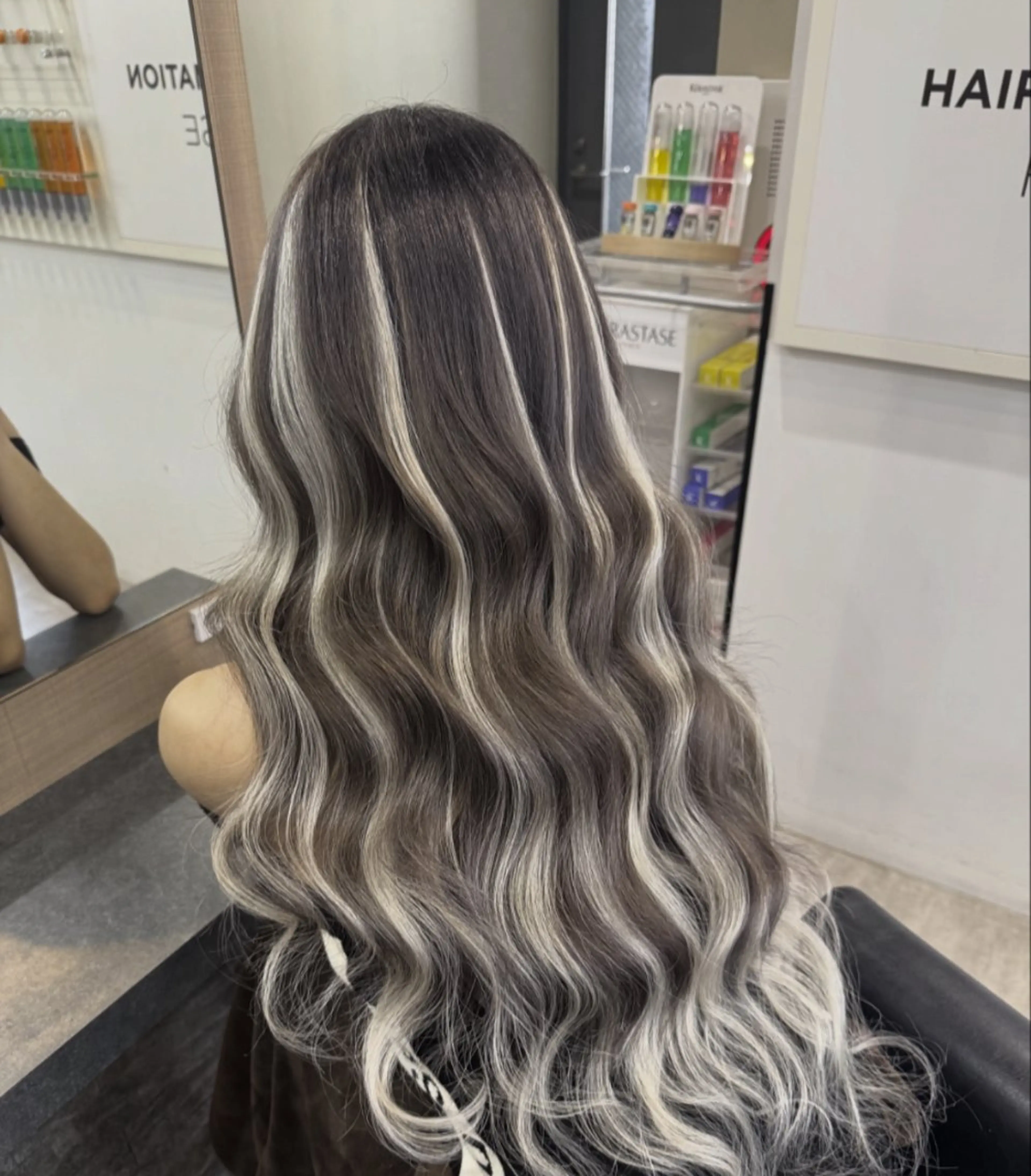 ロング カラー シールエクステ アッシュ アッシュグレー ブリーチ ケアブリーチ カット ヘアカラー エクステ ハイトーン&エクステ 横浜/RIEのヘアスタイル