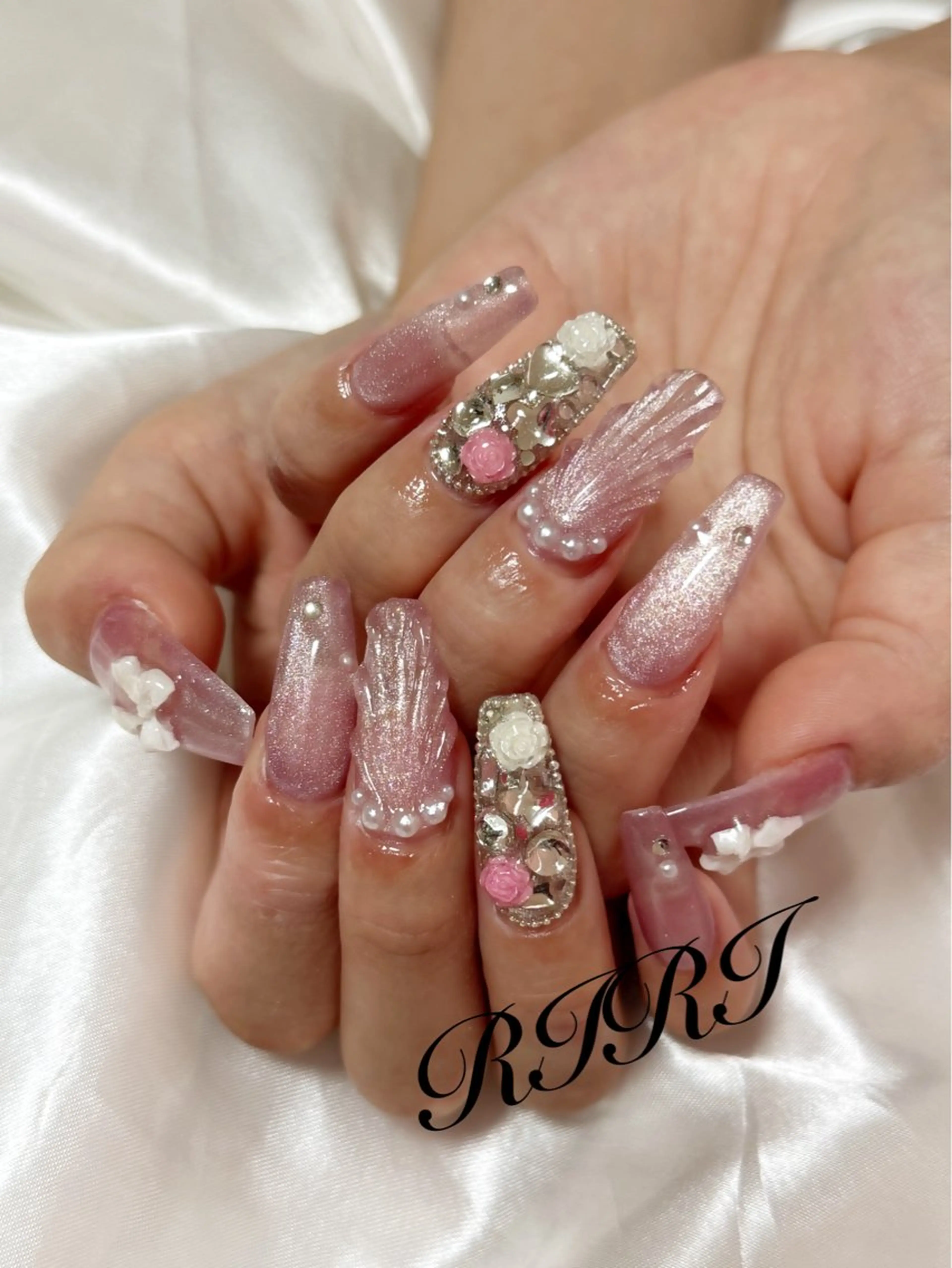 ネイル フラッシュネイル ジェルネイル ラメ(グリッター) ロングネイル ピンク ハンドネイル riri オーナーのネイルデザイン