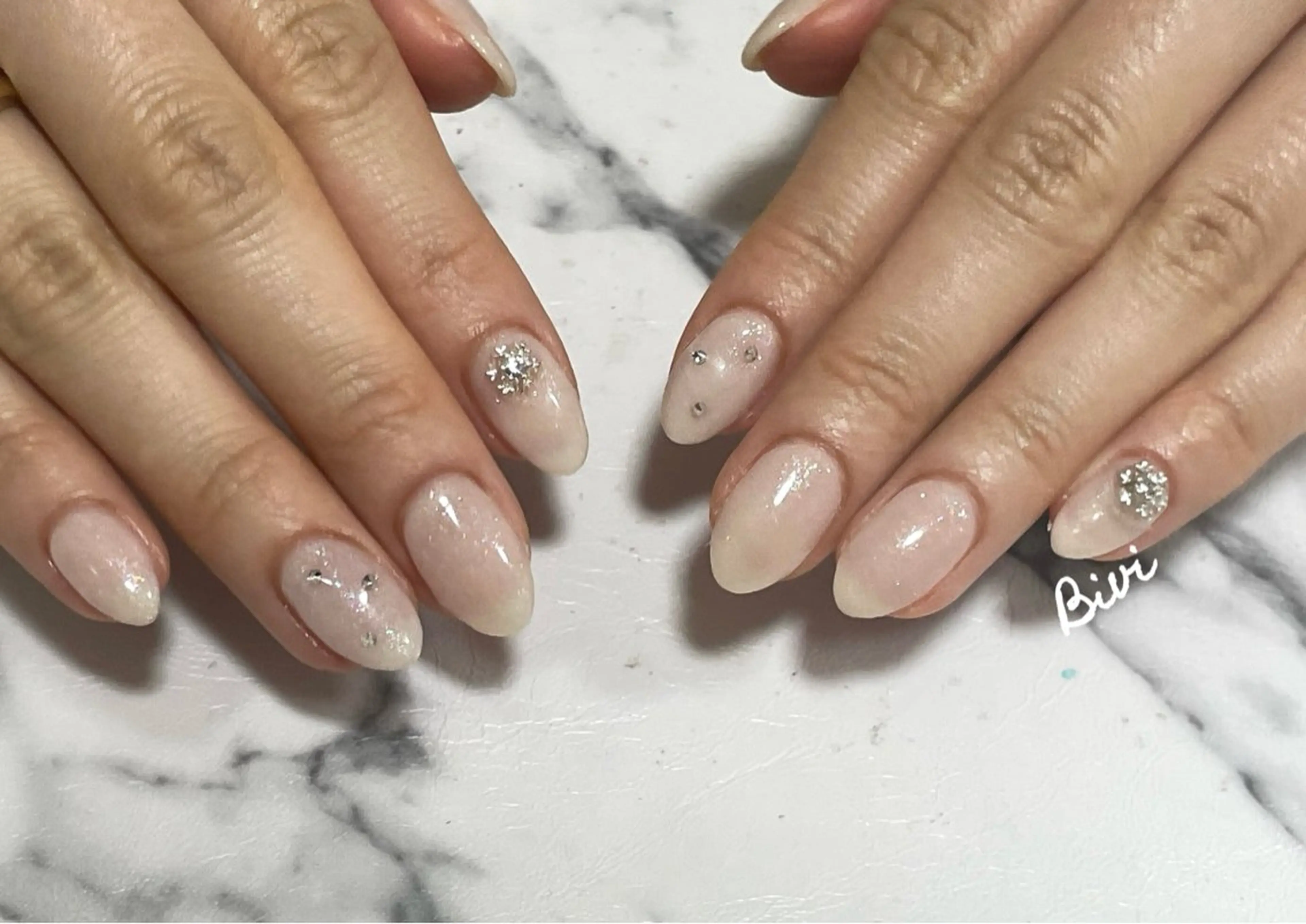 ネイル アートネイル フラッシュネイル ラメ(グリッター) シルバー スクエアネイル ハンドネイル ハンドケア ♡Bivi♡自爪に 優しいネイルサロンのネイルデザイン