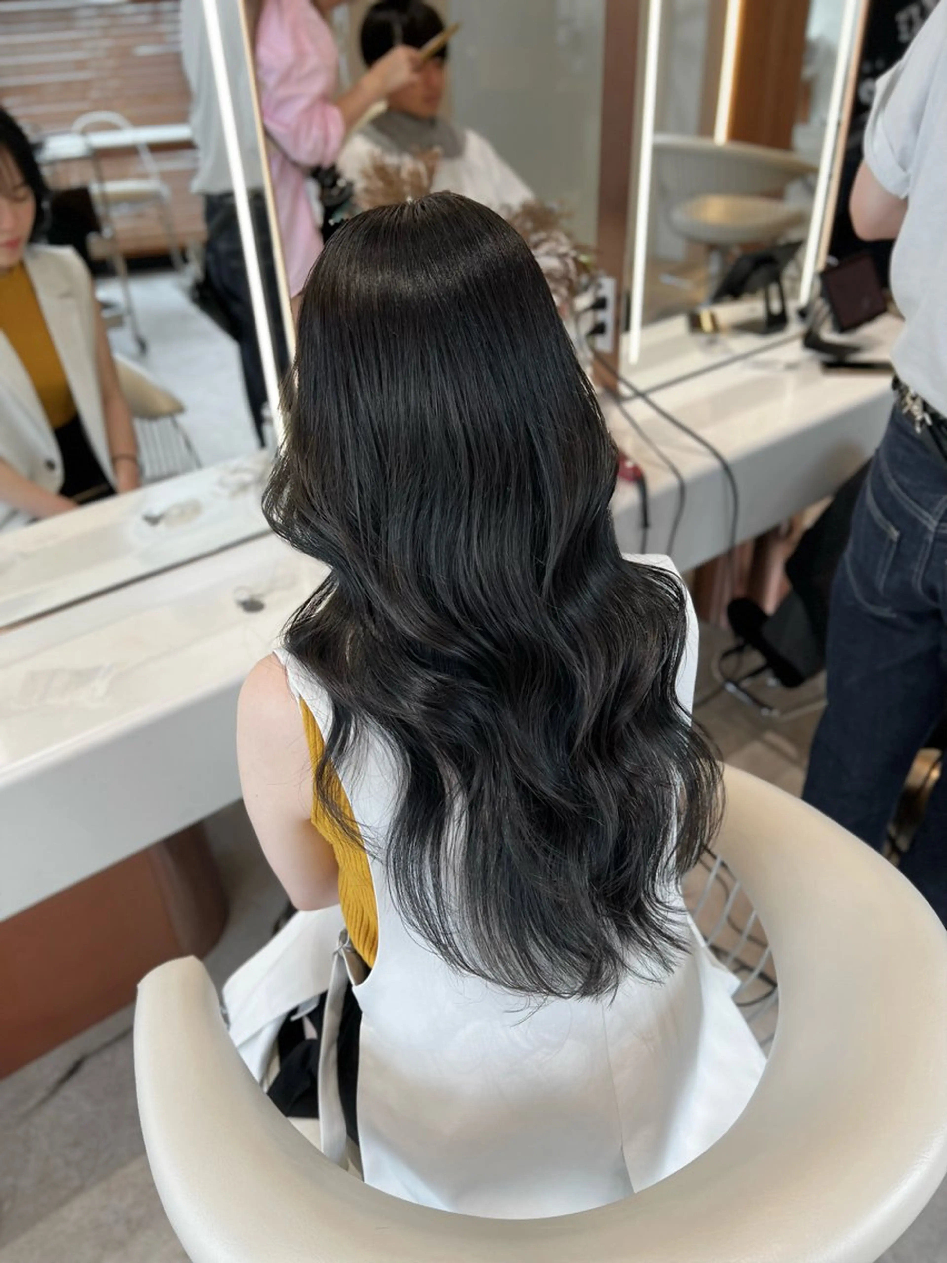 ロング カラー 黒髪 ブルーカラー ブルーブラック ダークグレー ダークグレージュ ヘアカラー トリートメント 韓国レイヤー🇰🇷 韓国研修◎渋谷カイトのヘアスタイル