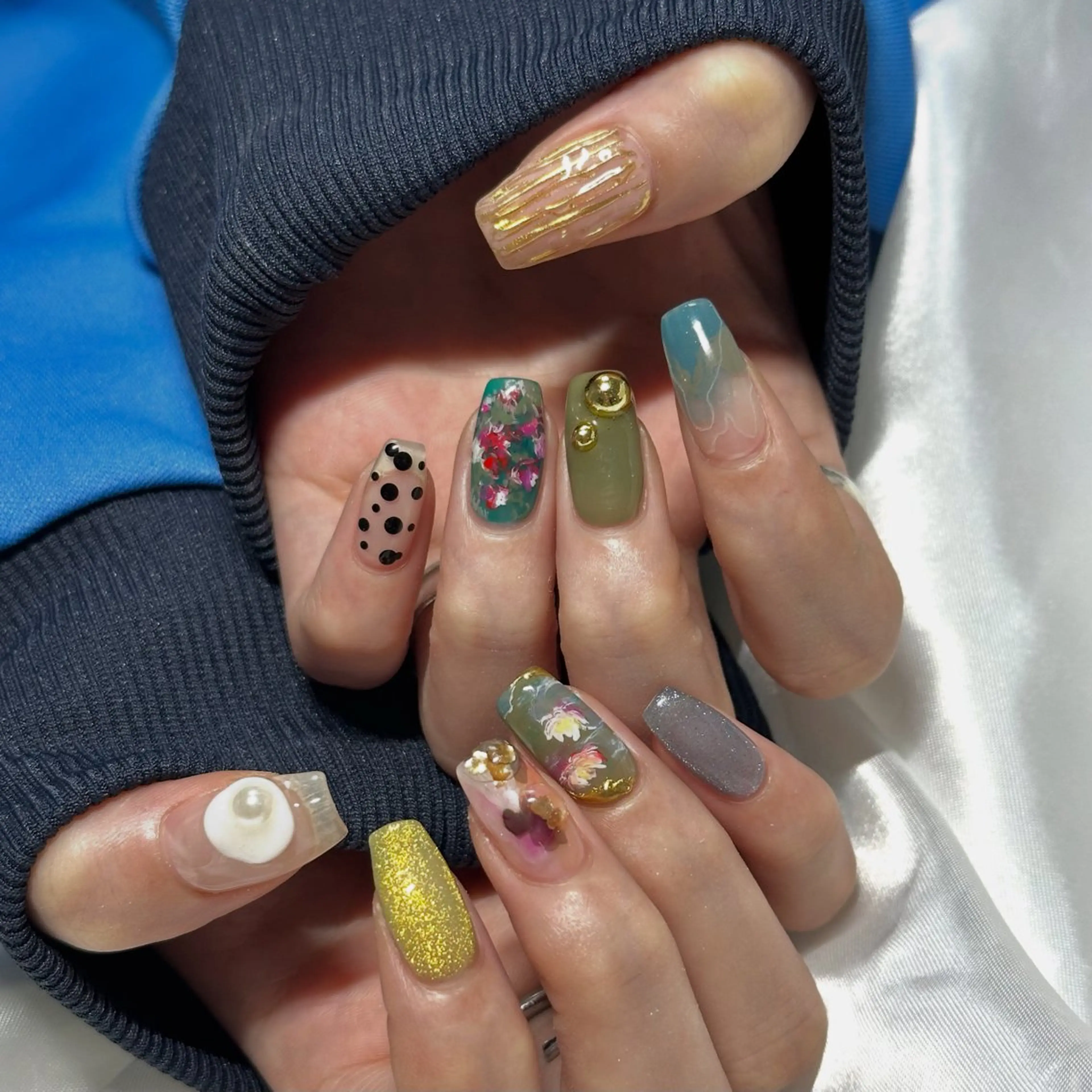 ネイル アートネイル マグネットネイル ミラーネイル ニュアンスネイル ハンドネイル OKIKA所属・【OKIKA】 らん🦖🌈🧡のマツエク・マツパデザイン