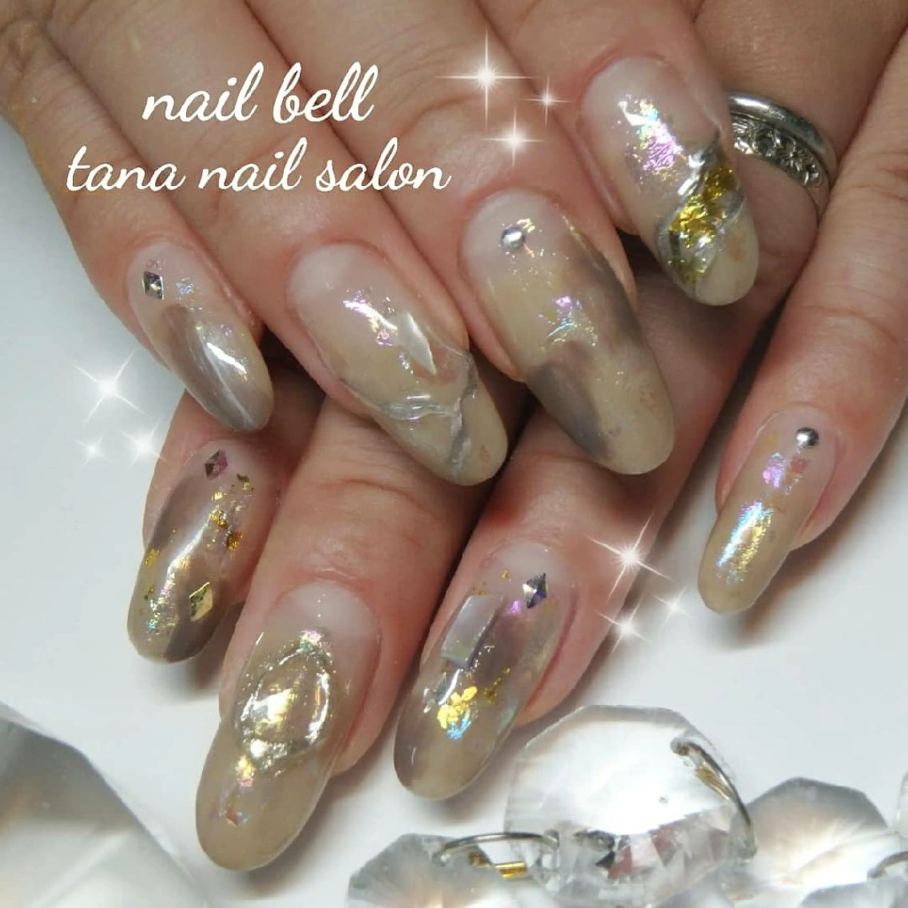 セミロング 占いができるネイルサロン「ネイルベル」所属・さいとう りなのネイルデザイン