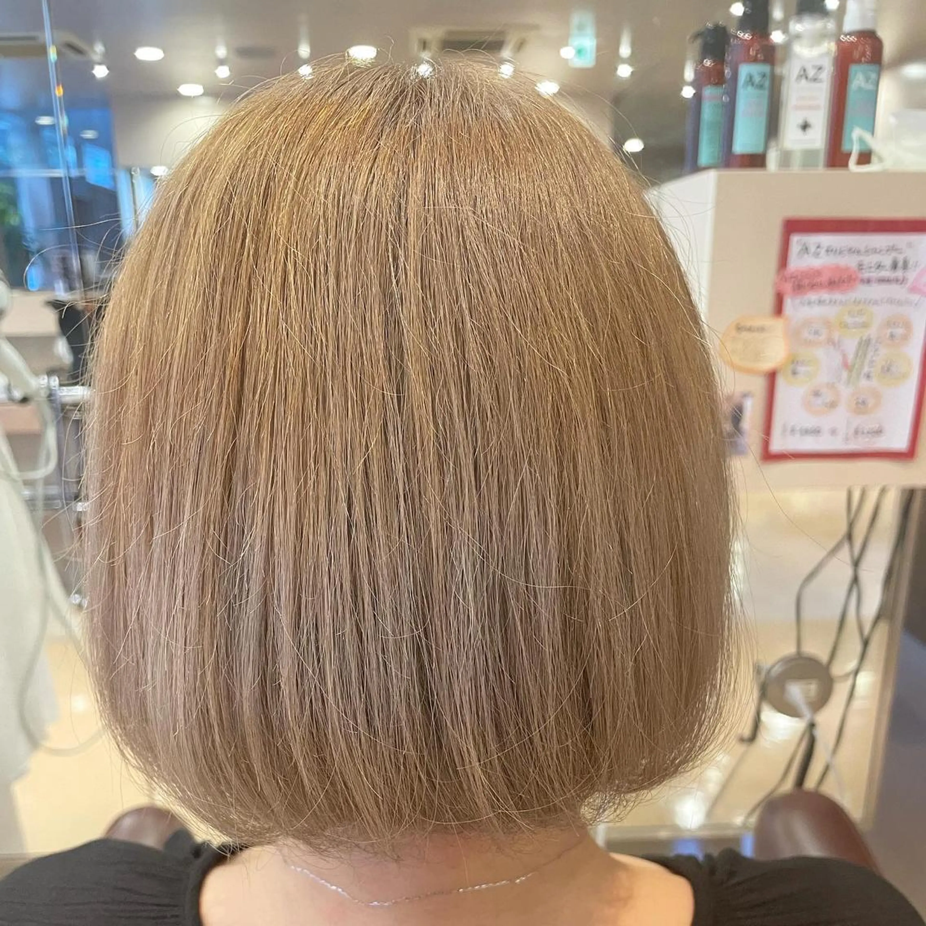 ショート カラー ベージュカラー ブリーチ ケアブリーチ ミルクティーベージュ 大山 透輝のヘアスタイル