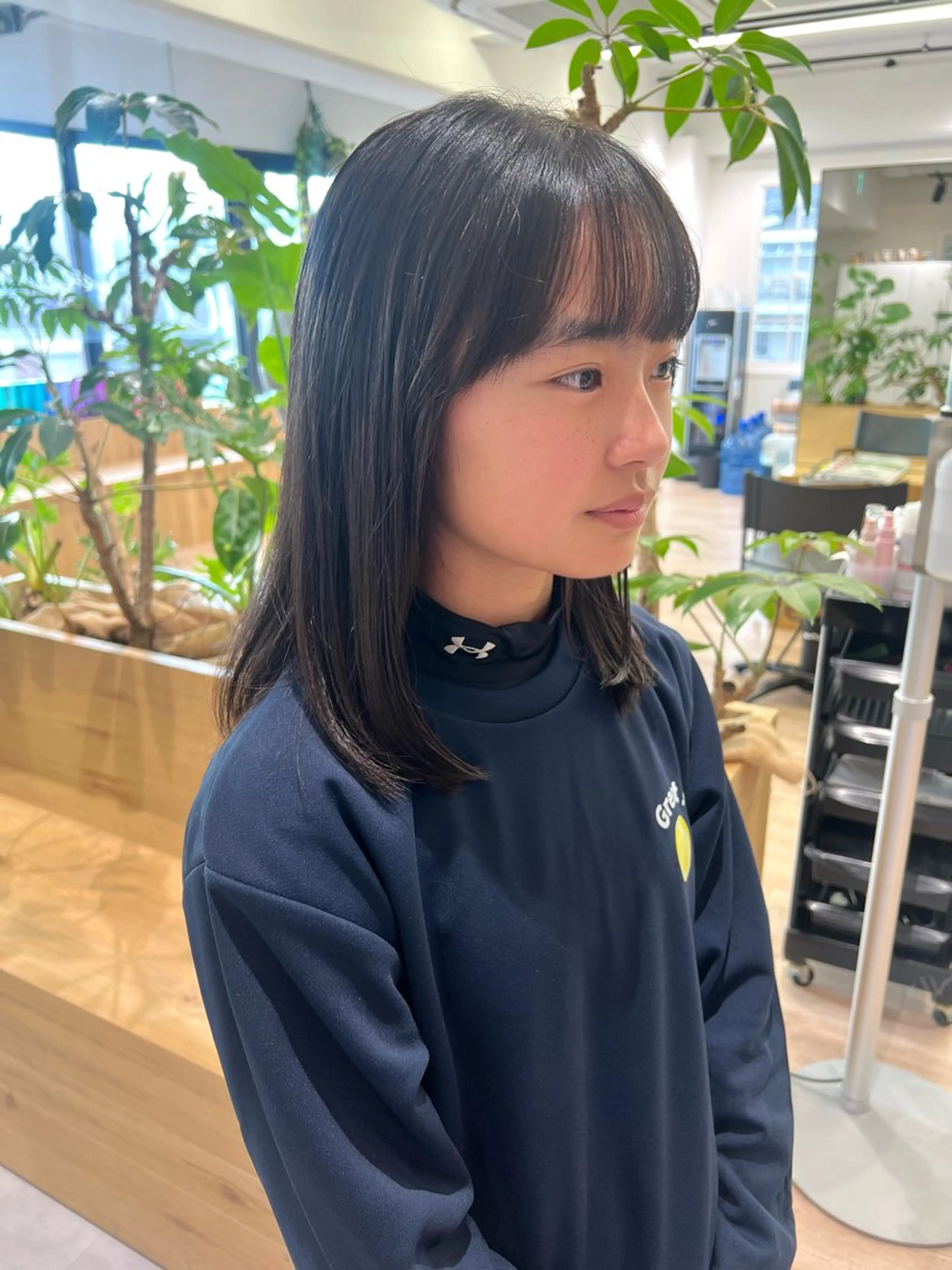 セミロング カット 田中 愛梨のヘアスタイル