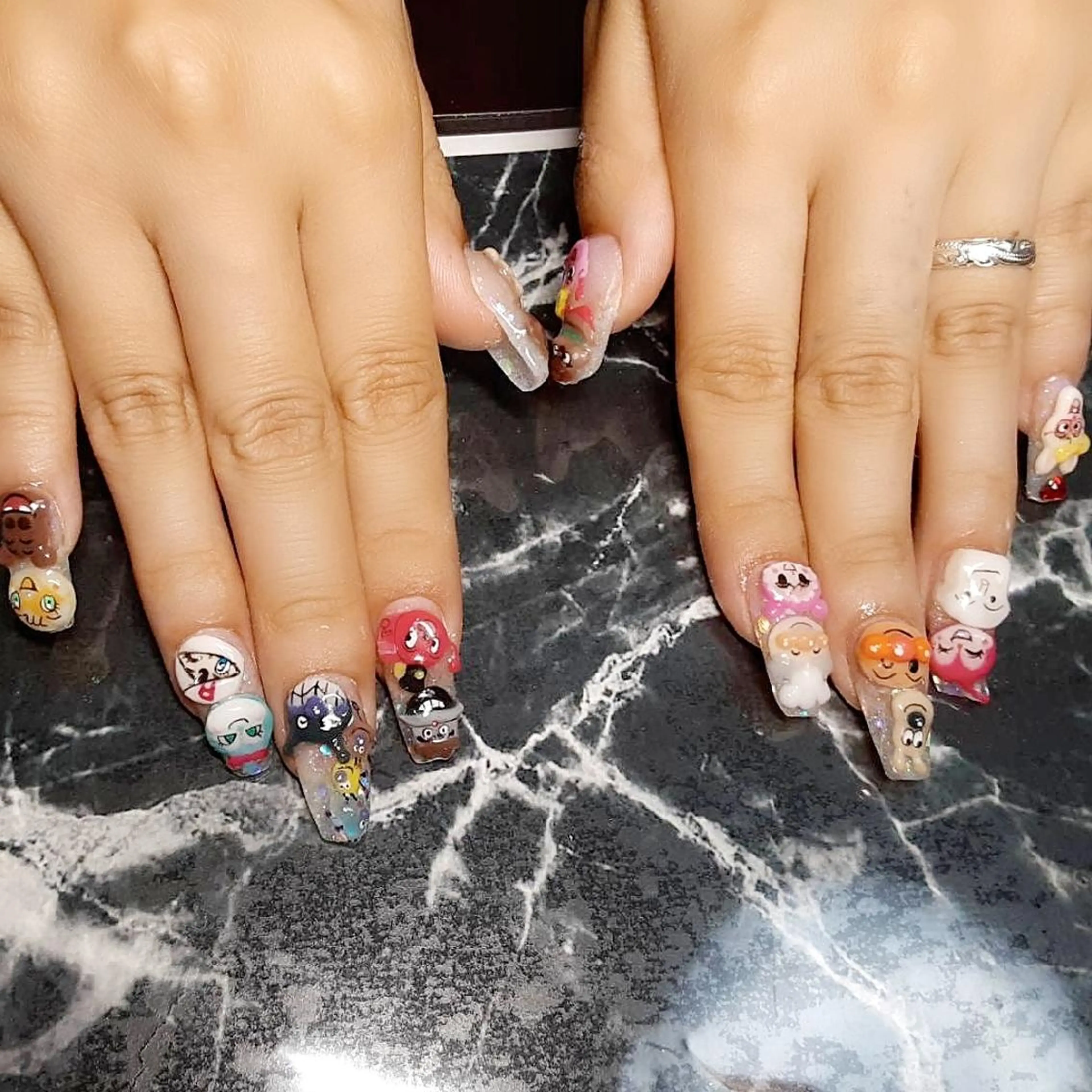 セミロング ネイル スカルプネイル ハンドネイル クロキ 。のネイルデザイン