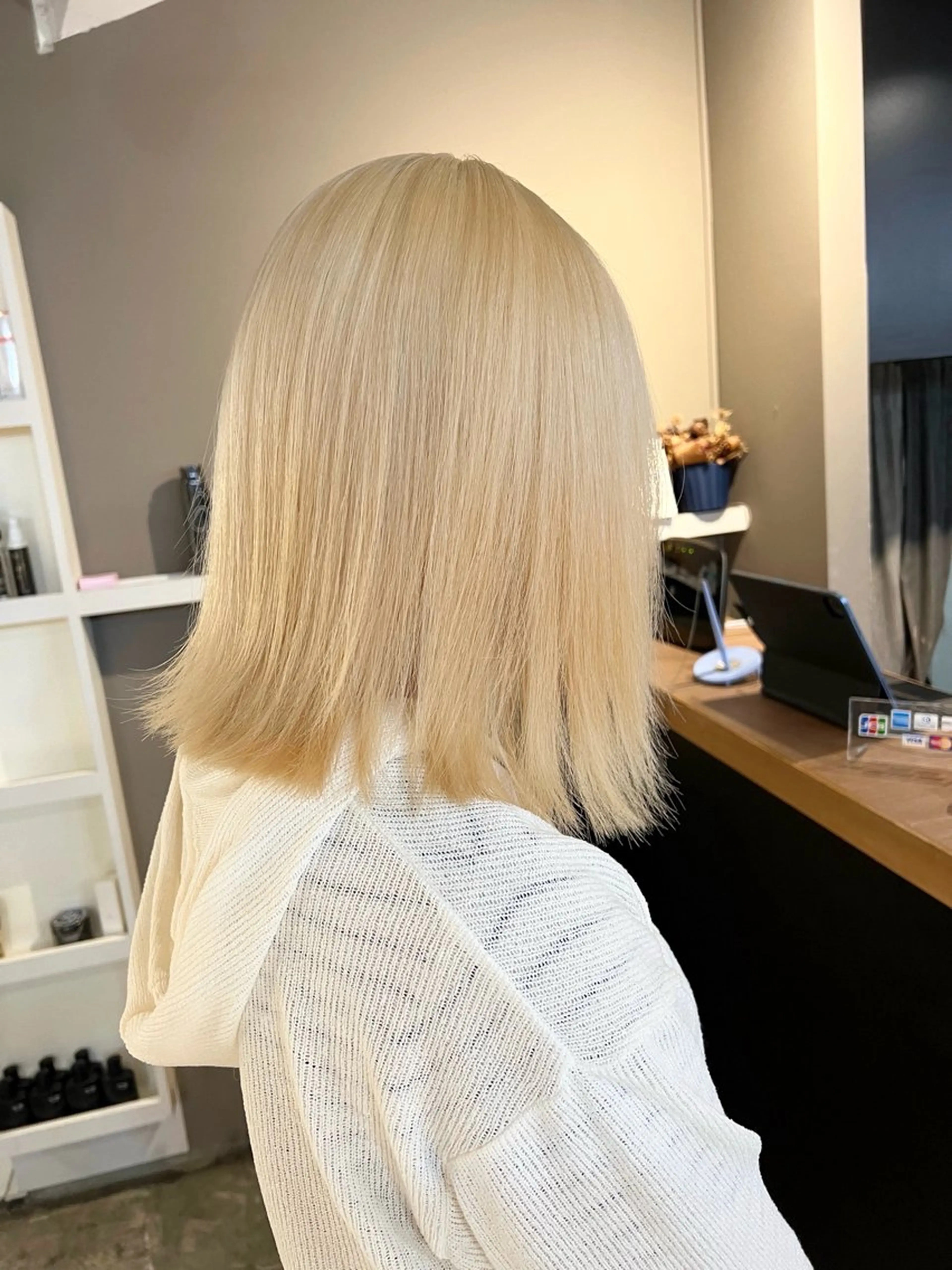 ミディアム カラー ブリーチ ブロンド daiki 原宿のヘアスタイル