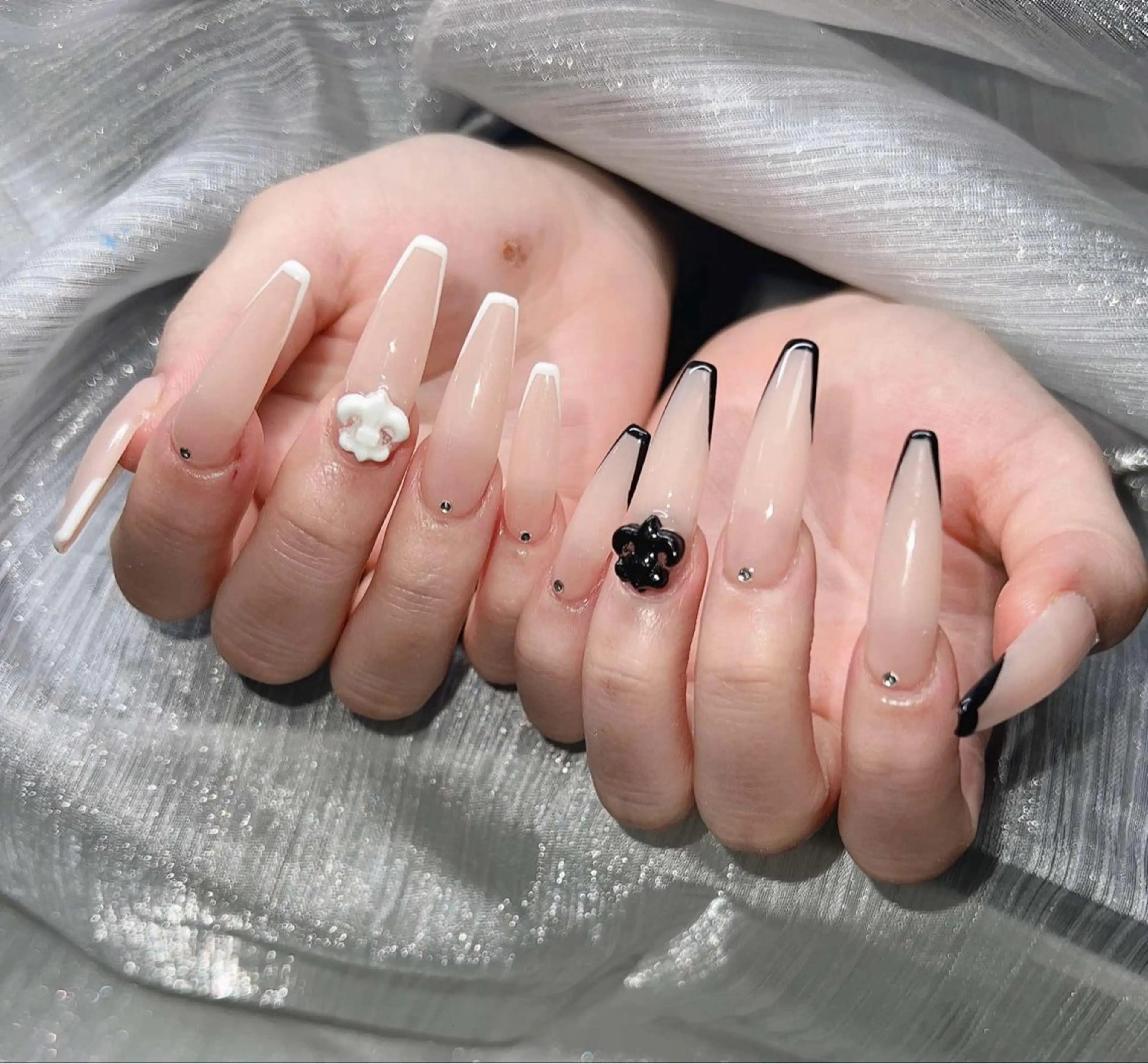 ネイル 長さ出し グラデーション 卒業式 キラキラネイル マグネットネイル Lee Nails チップ長さだし専門店のネイルデザイン