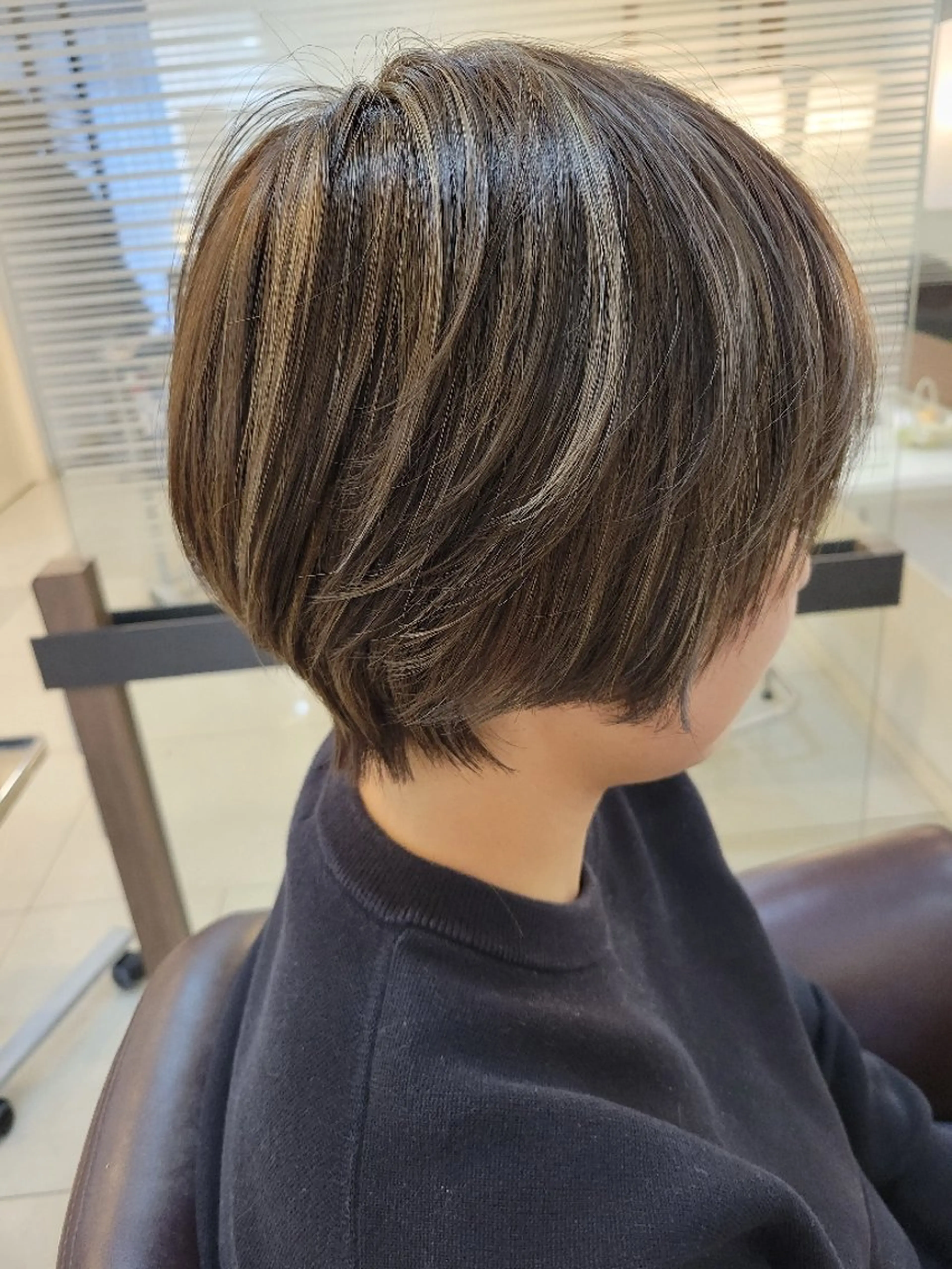 ショート 丸みショート アッシュ ボブ ハイライト ショートヘア むらの じゅんやのヘアスタイル