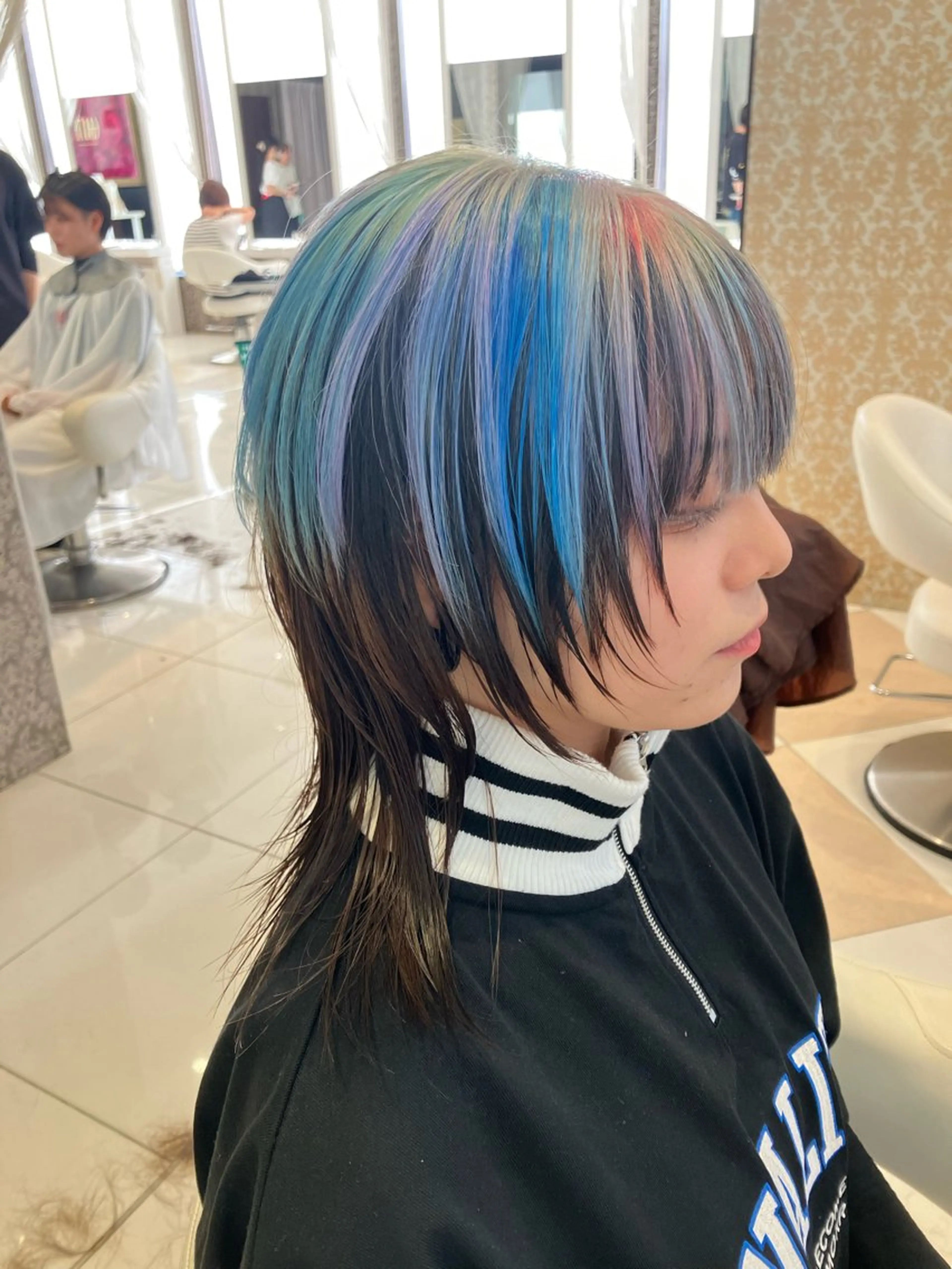 ミディアム カラー デザインカラー ユニコーンカラー ハイレイヤー レイヤーカット ウルフカット SEA BELLE YASUのヘアスタイル