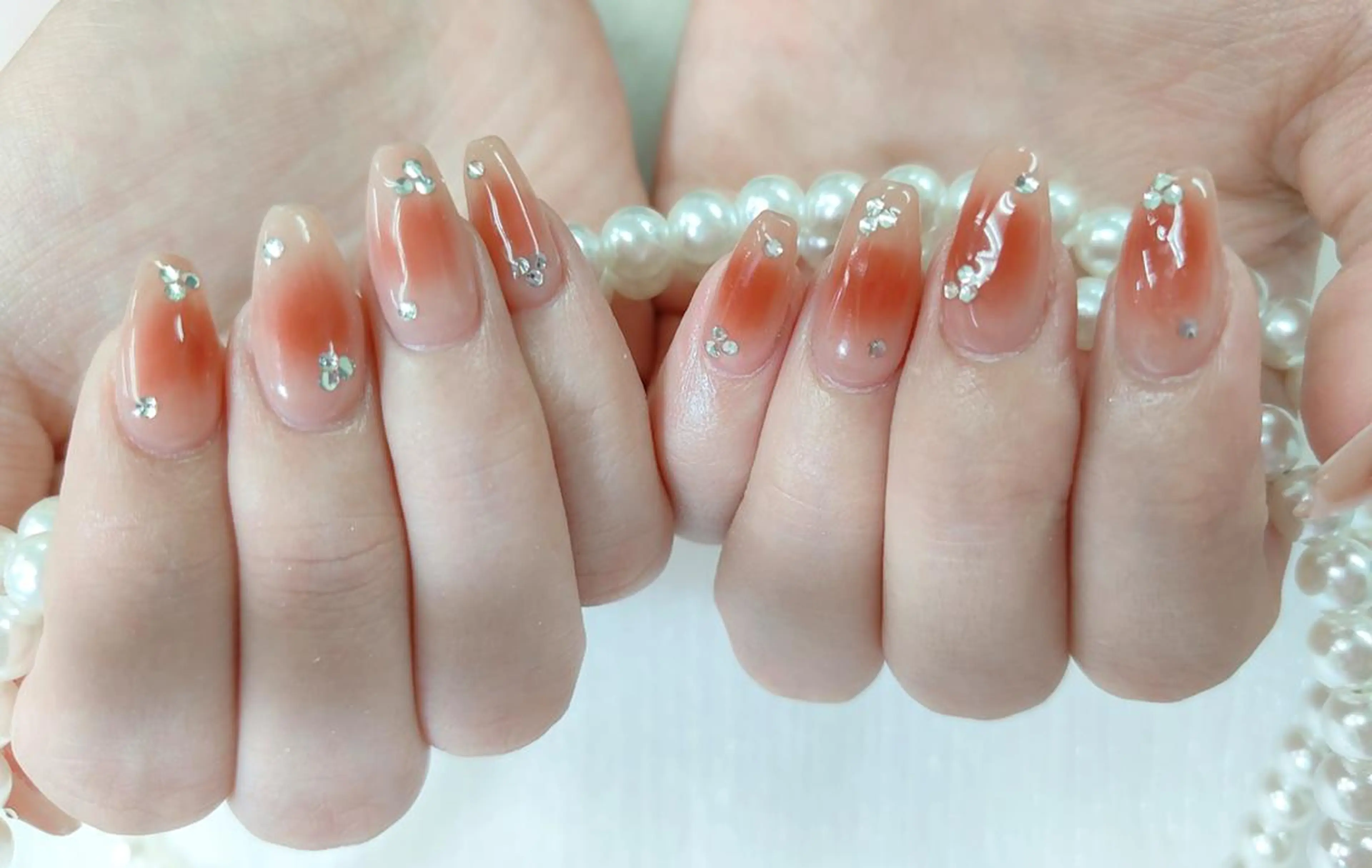 ぽわっと可愛い《チークネイル》+ストーンつけ放題「ジェルオフ無料」の写真