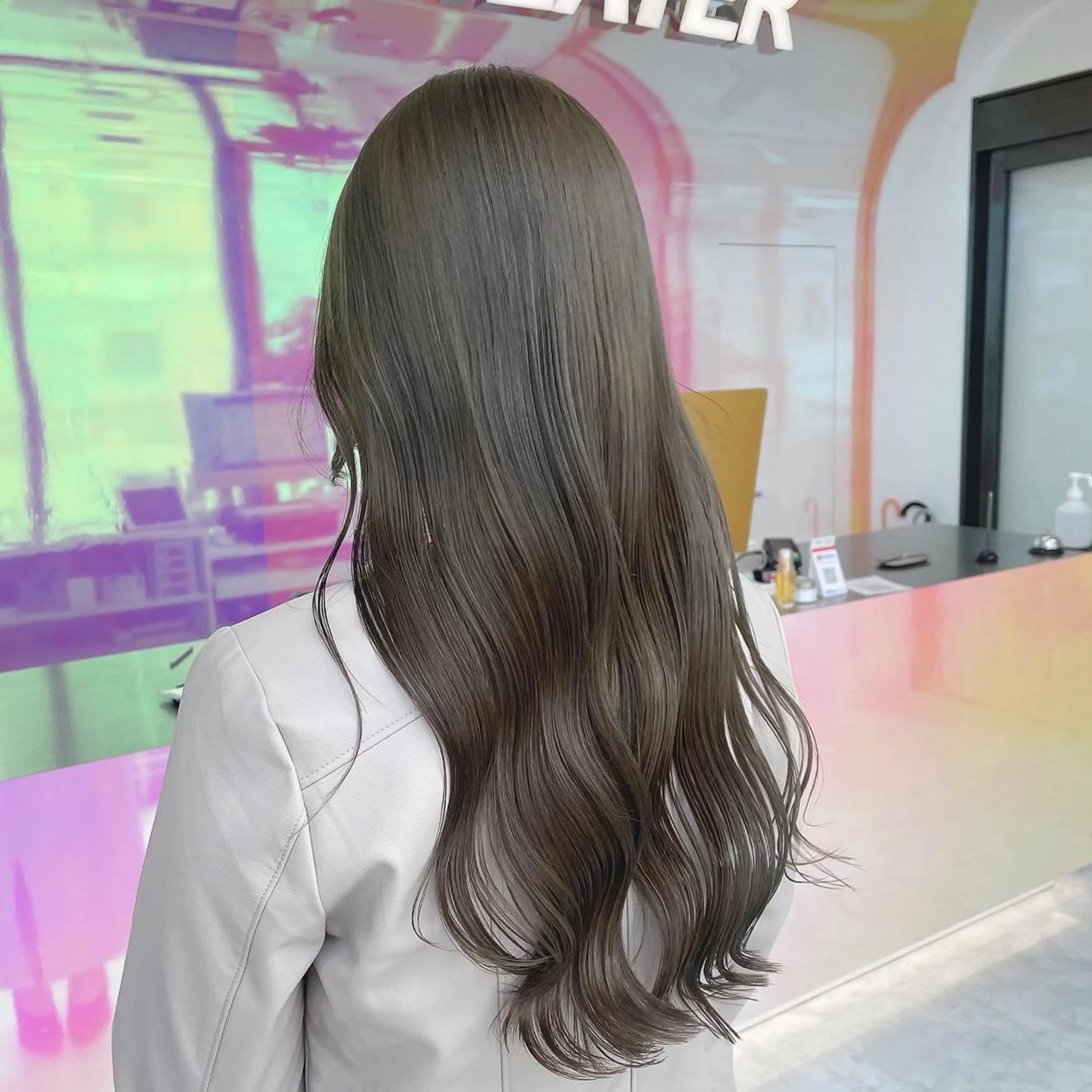 ロング カラー ヘアアレンジ ベージュカラー 黒髪 ブリーチ ブルーカラー ブルーブラック YUZA grow HAIR 札幌所属・韓国ヘア指名率 No. 1小堀京介のヘアスタイル