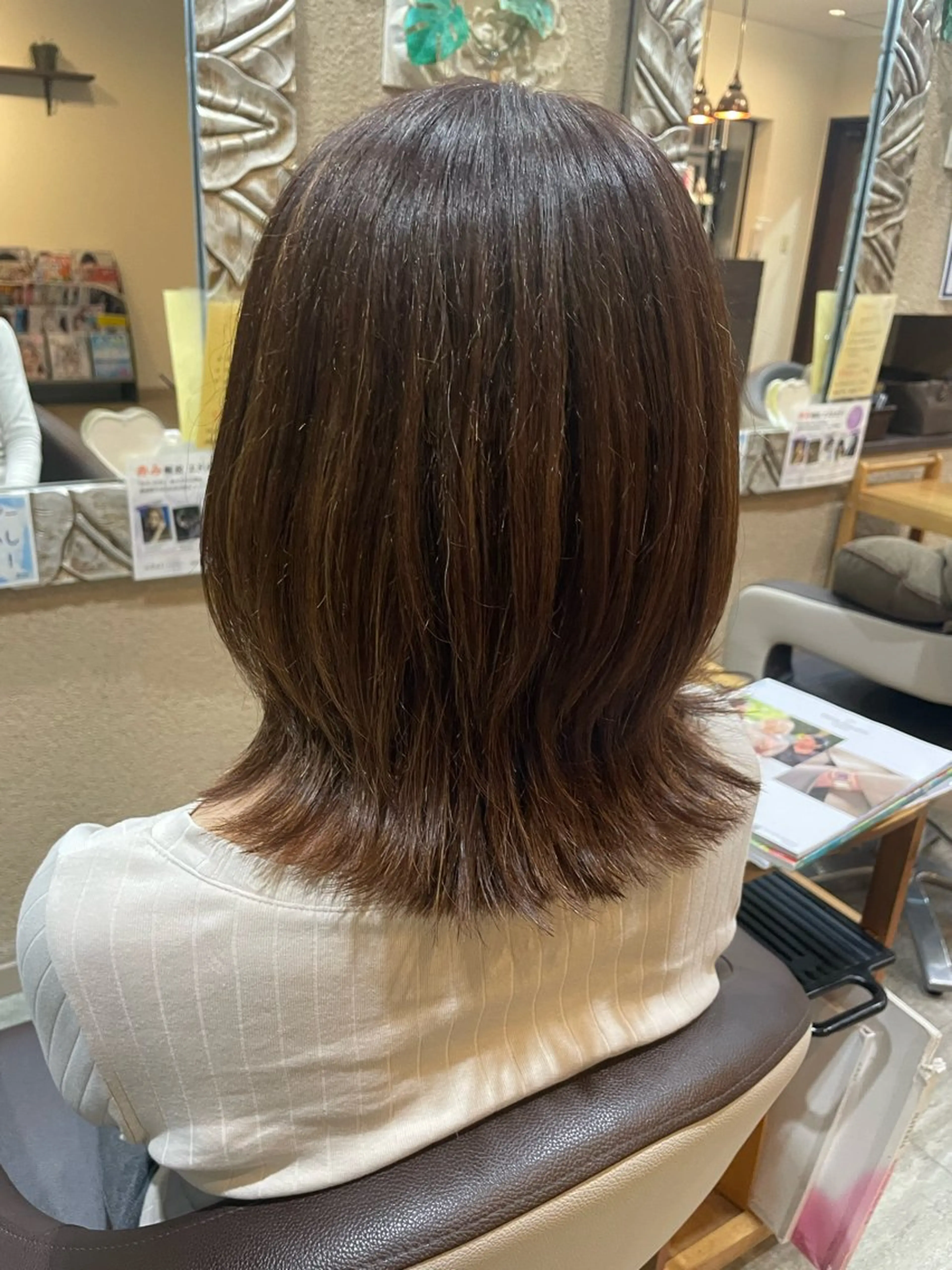 ミディアム カラー ハイライトカラー ハイライト カット ヘアカラー 勘場 万菜華のヘアスタイル