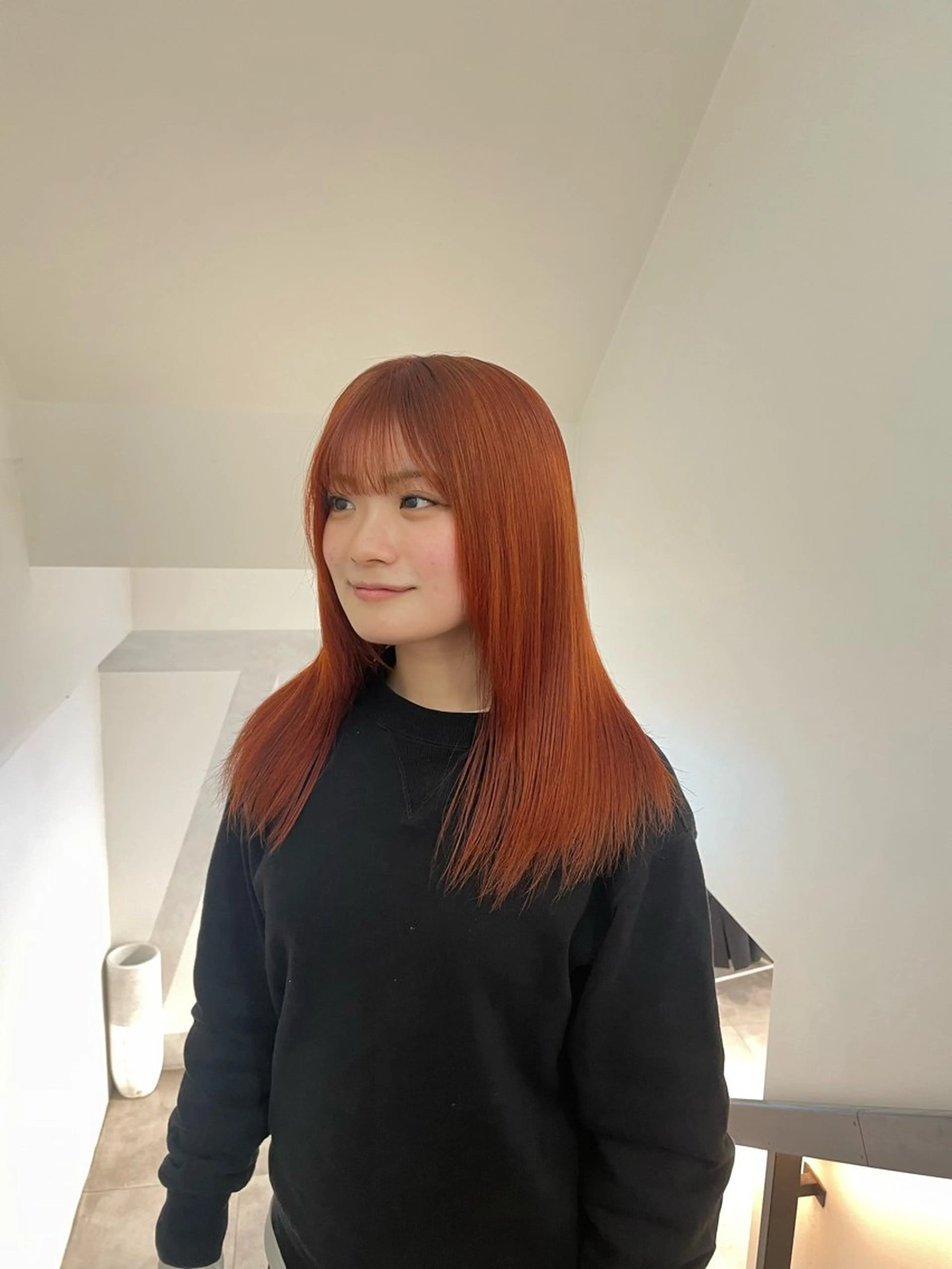 セミロング カラー ヘアカラー 🌟暖色系ハイトーン 🌟AIのヘアスタイル