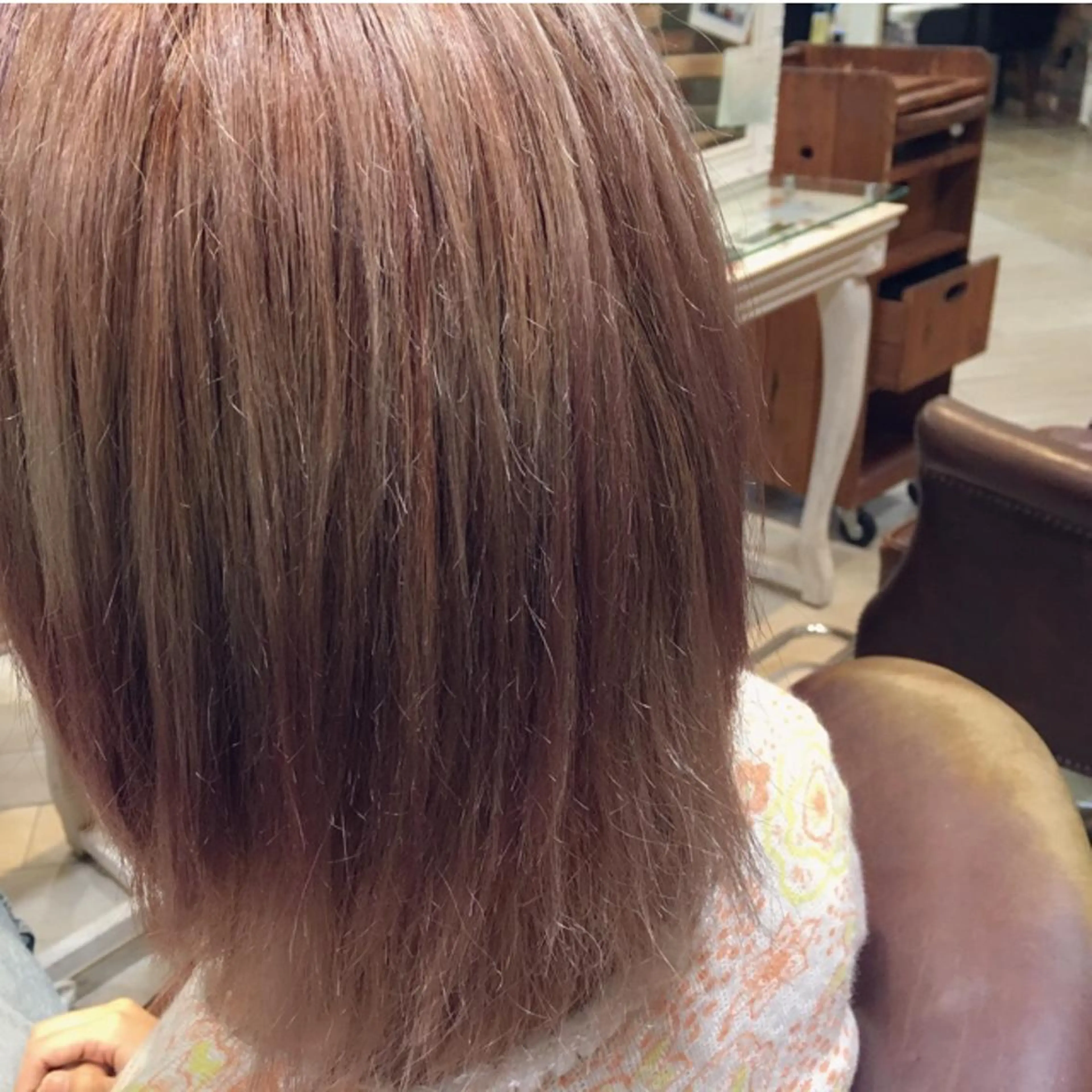 ショート ミディアム セミロング カラー ブリーチ 江原 彩華のヘアスタイル