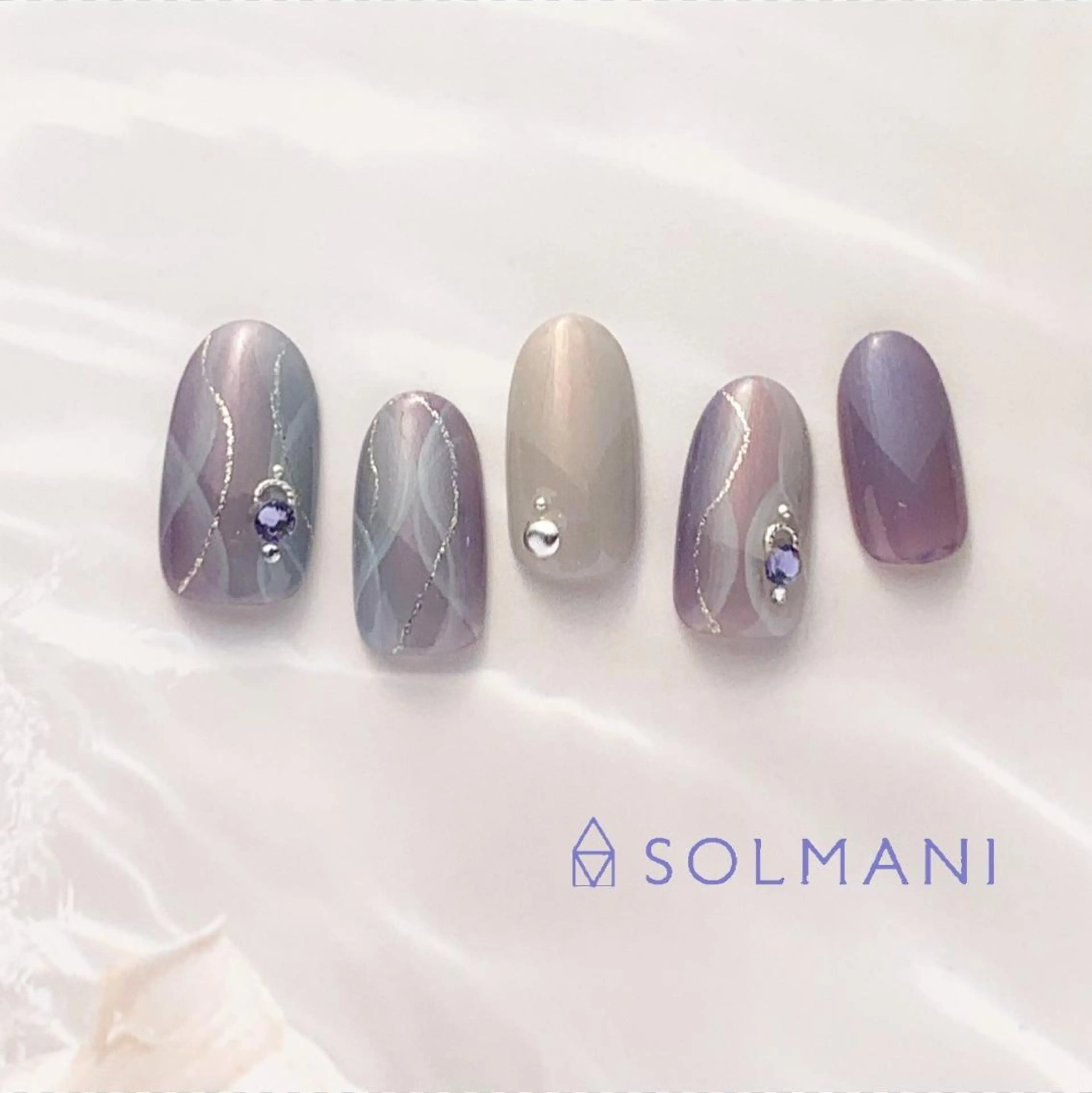 ネイル オーロラネイル SOLMANI 予約担当のネイルデザイン