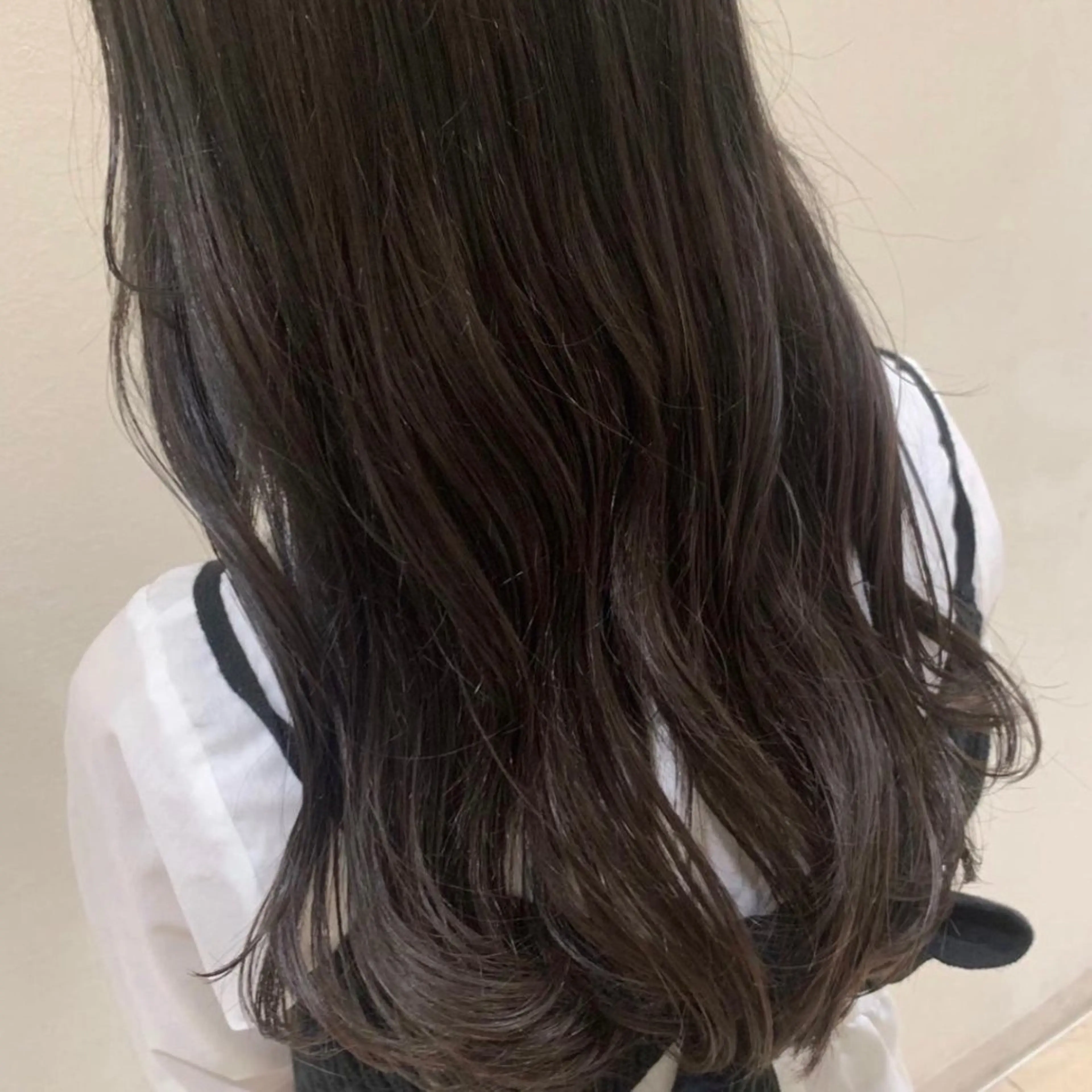 カラー 西岡 莉緒のヘアスタイル