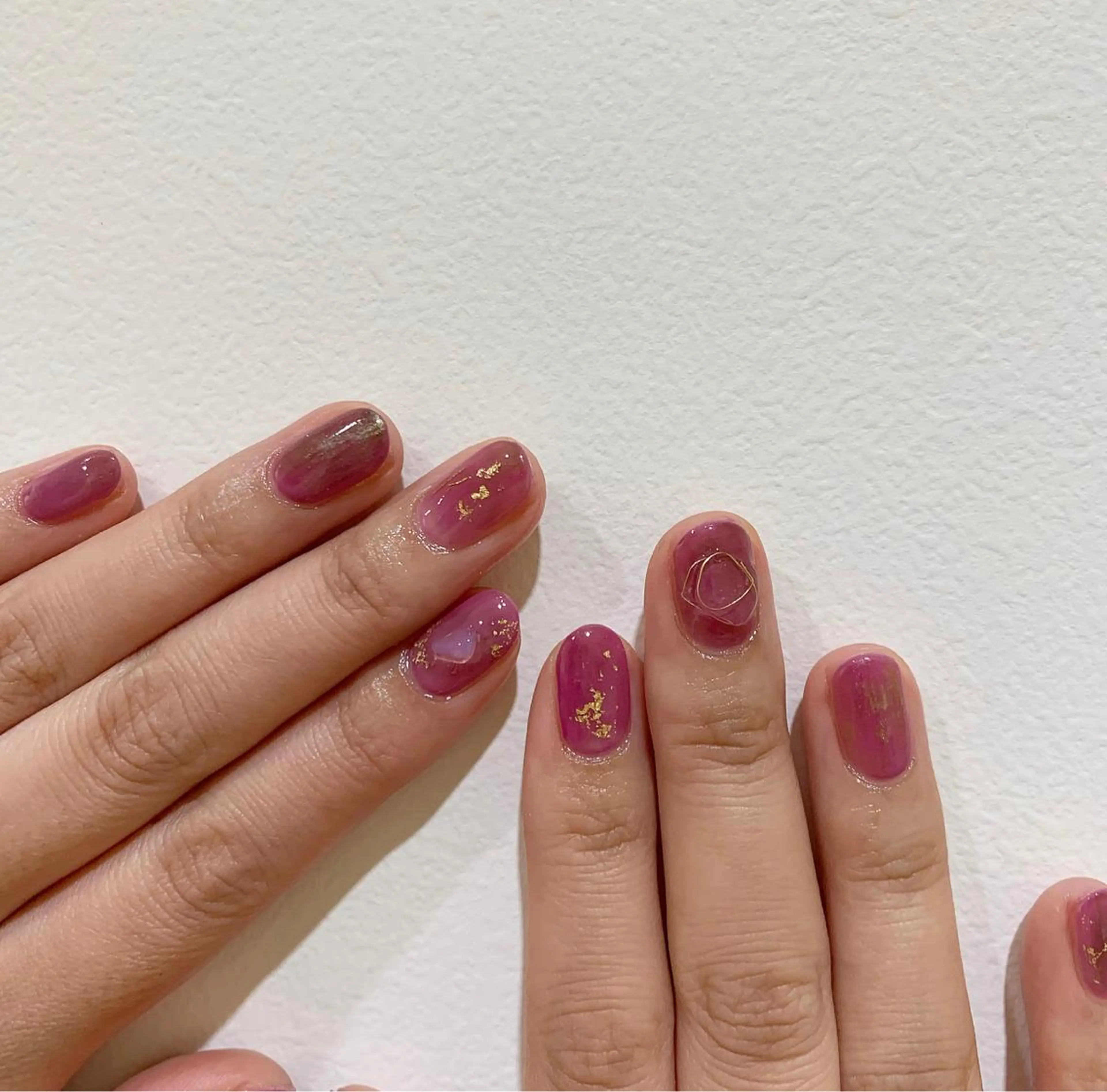 ネイル ブラウン パープル ハンドネイル 佐藤 穂乃香のネイルデザイン