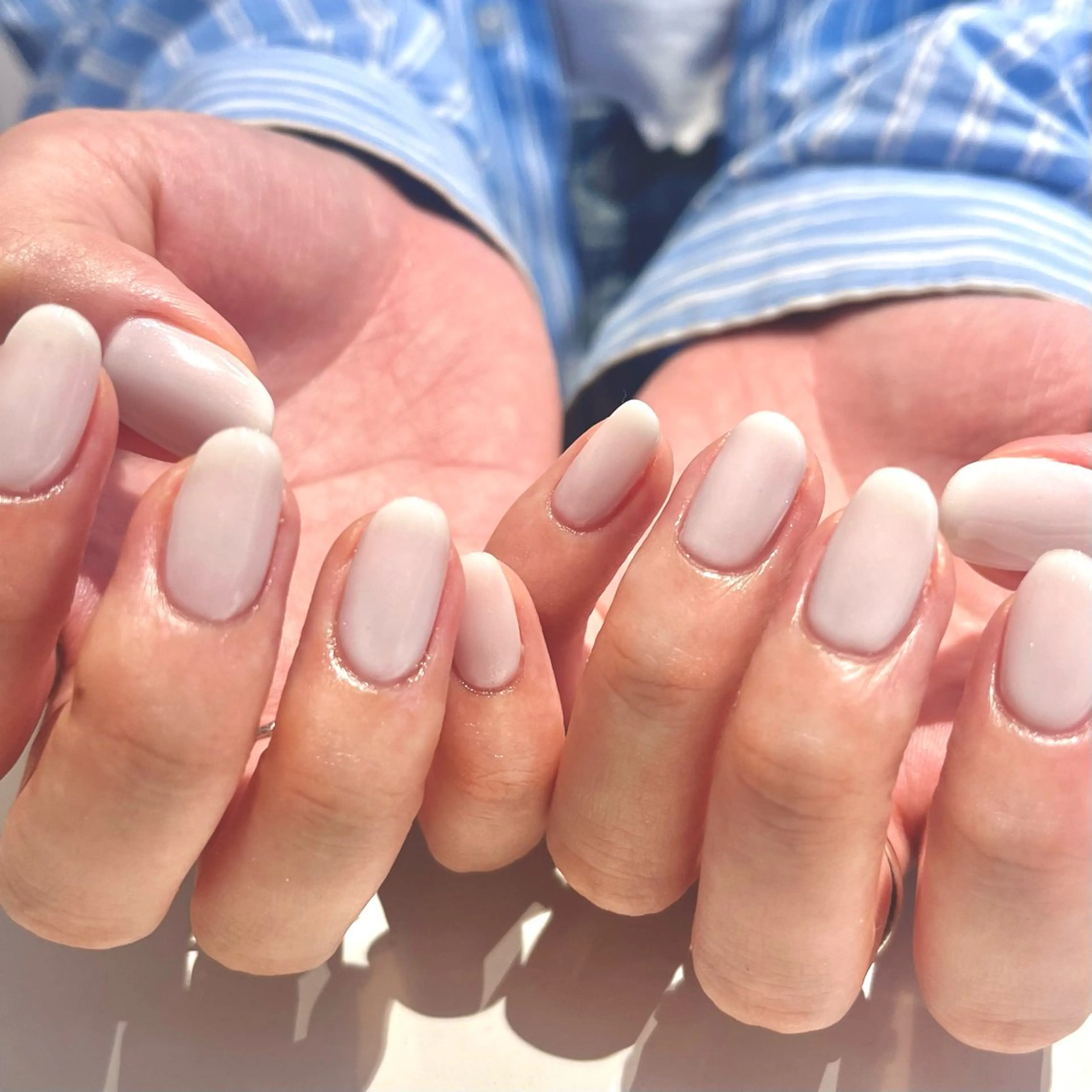 ネイル ワンカラーネイル ホワイト 坂口 莉愛のネイルデザイン