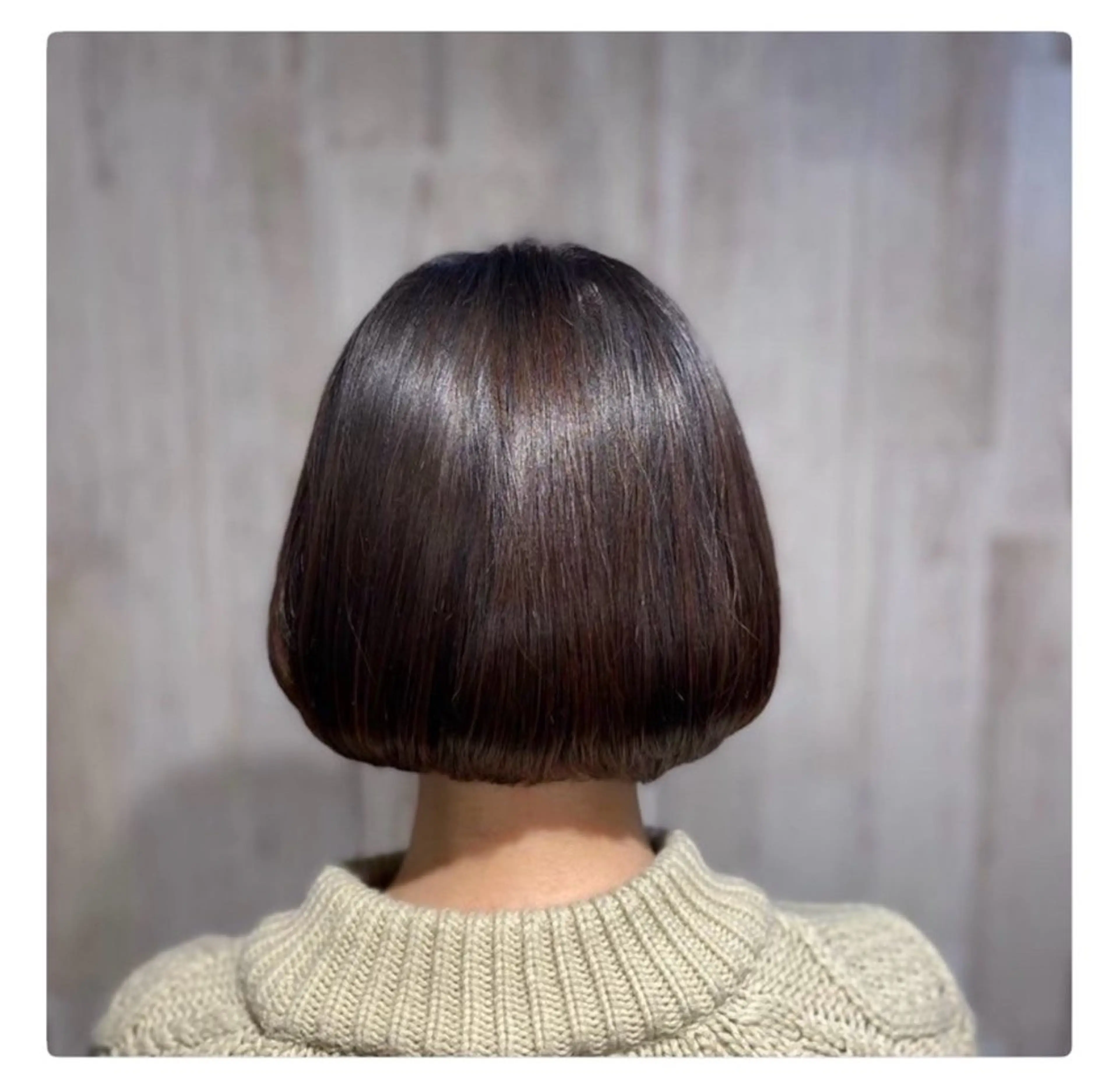 カラー 矢代 彩華のヘアスタイル