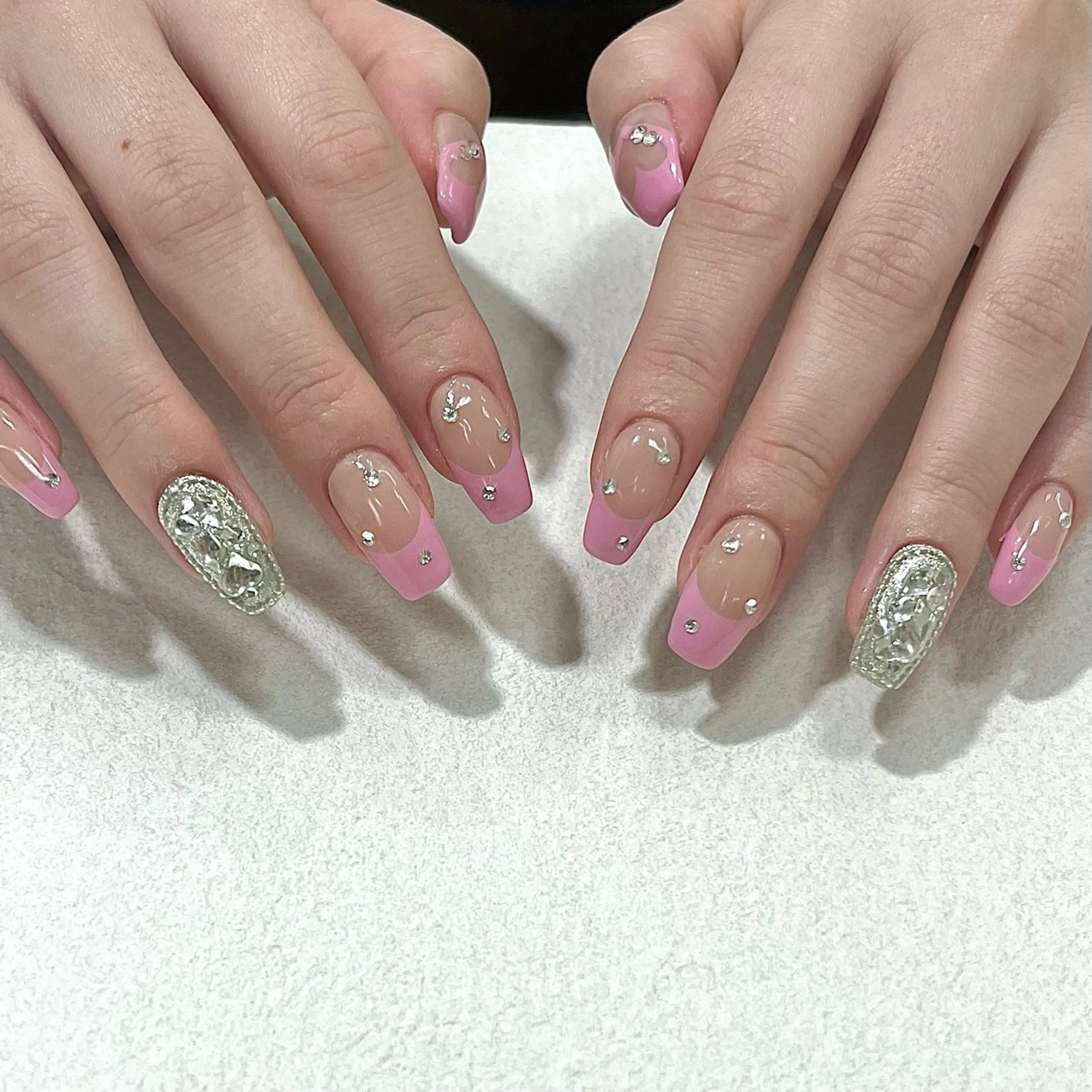 ネイル フレンチネイル ガーリー ハート キラキラネイル ラメ(グリッター) ハンドネイル フットネイル para ☀︎ sol by BECK所属・Para Sol nail　Maoのネイルデザイン