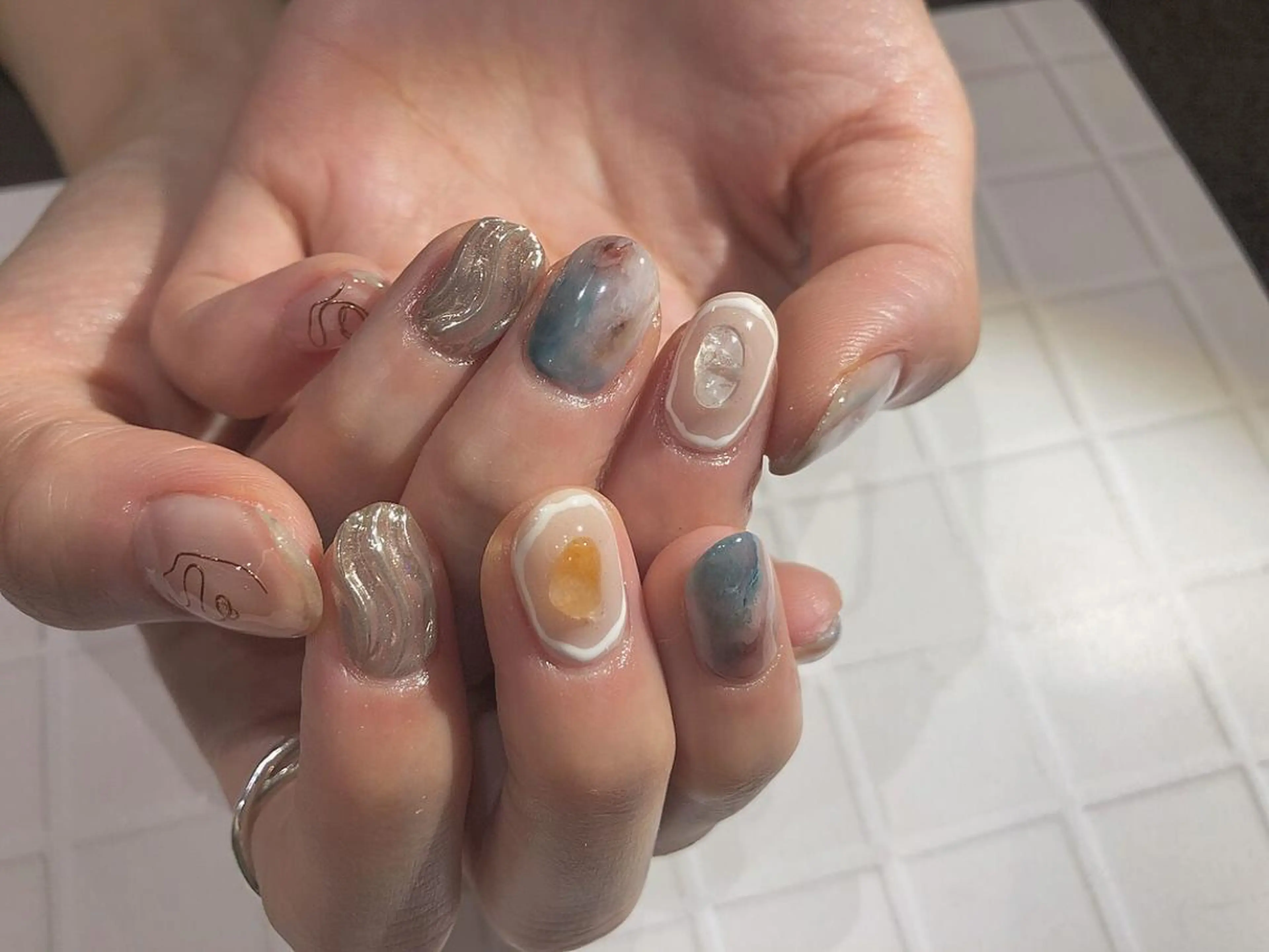 ショート カラー キッズ ネイル マツエク・マツパ ハンドネイル illum hicariのネイルデザイン