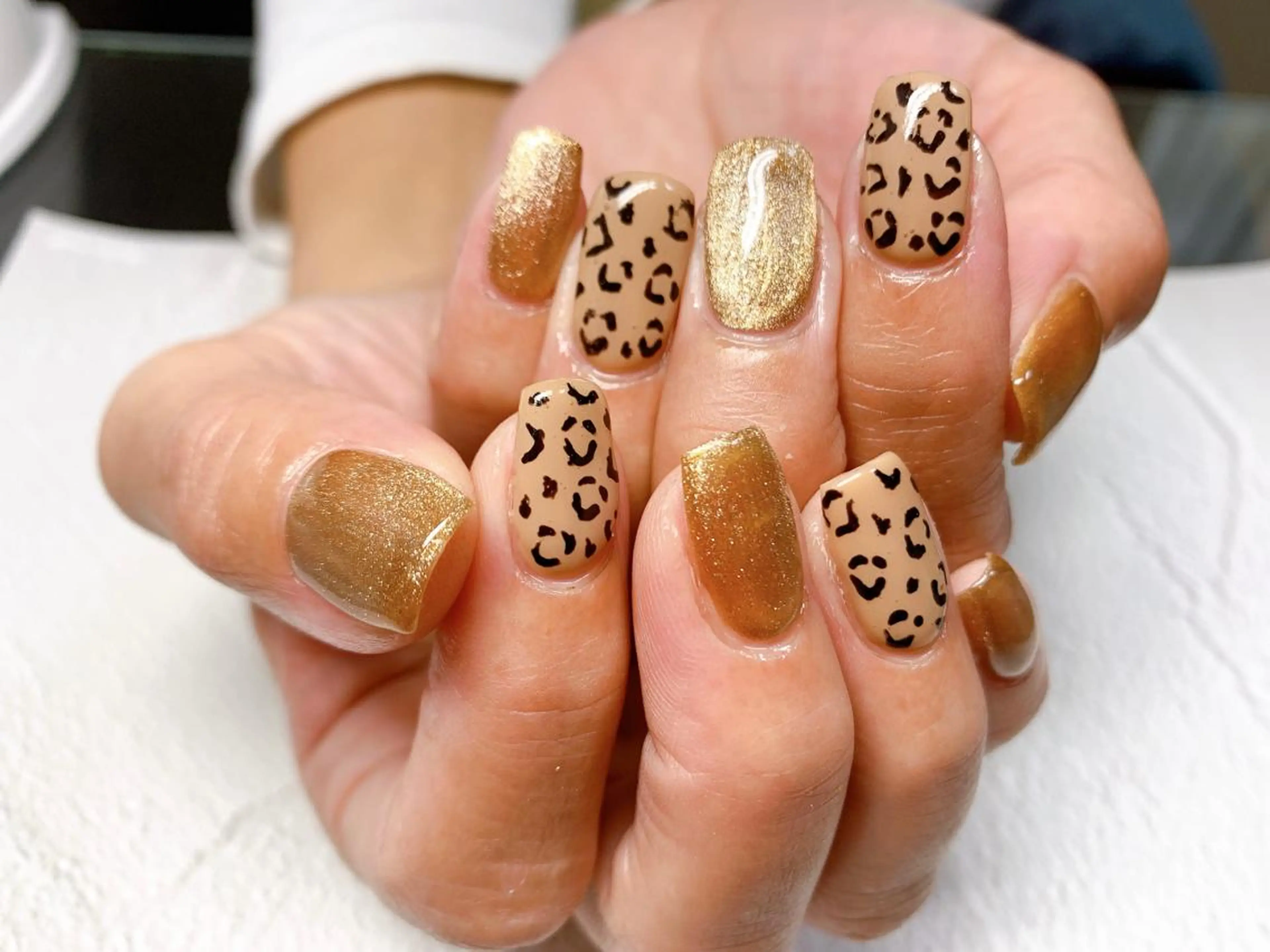 ネイル ゴールド ゴージャス マグネットネイル スクエアネイル 痩身/脱毛/ネイル HARUKAのエステ・リラクイメージ