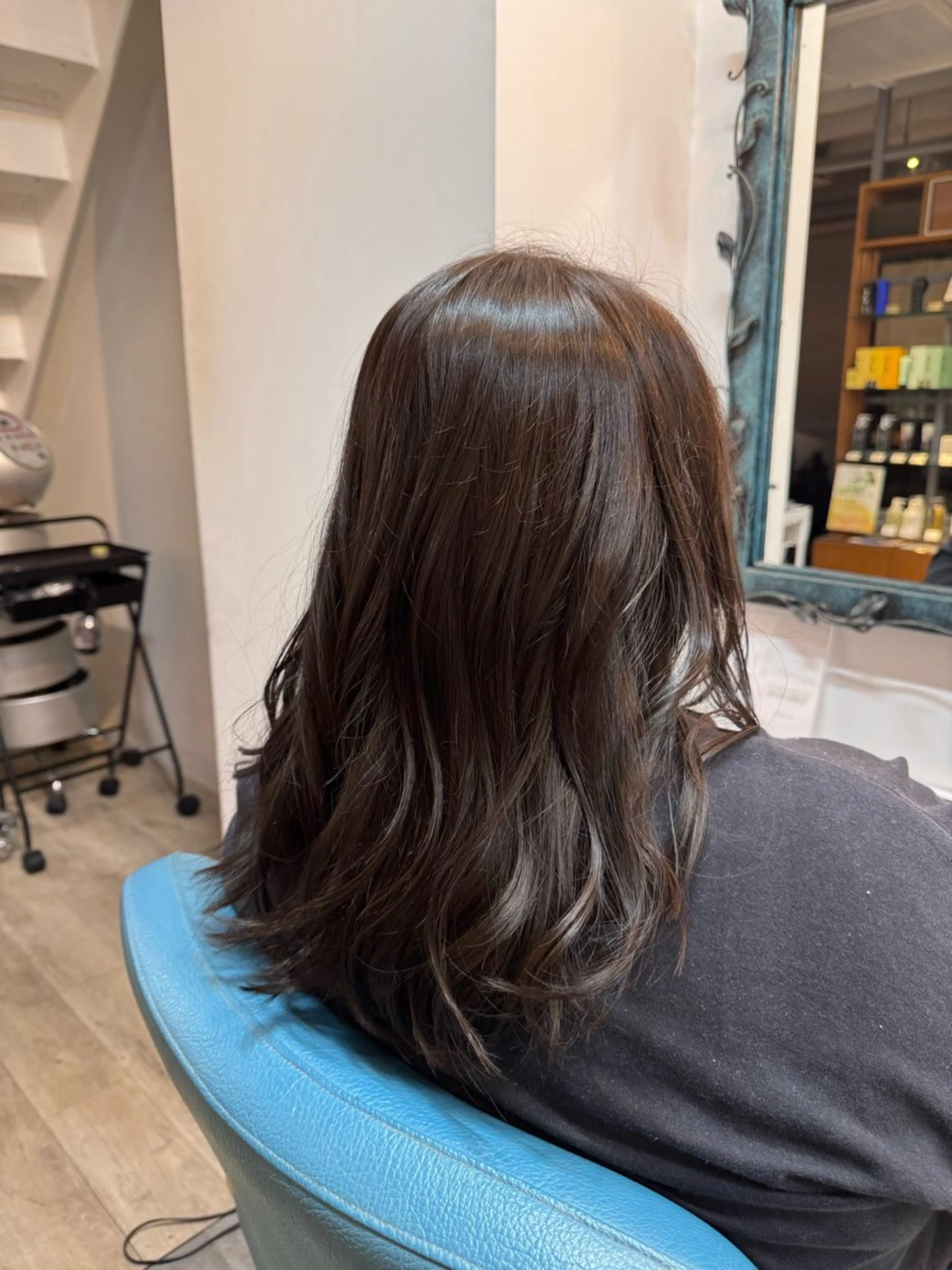 セミロング アッシュ ヘアカラー CHEST　若松 采実の眉毛・アイブロウイメージ