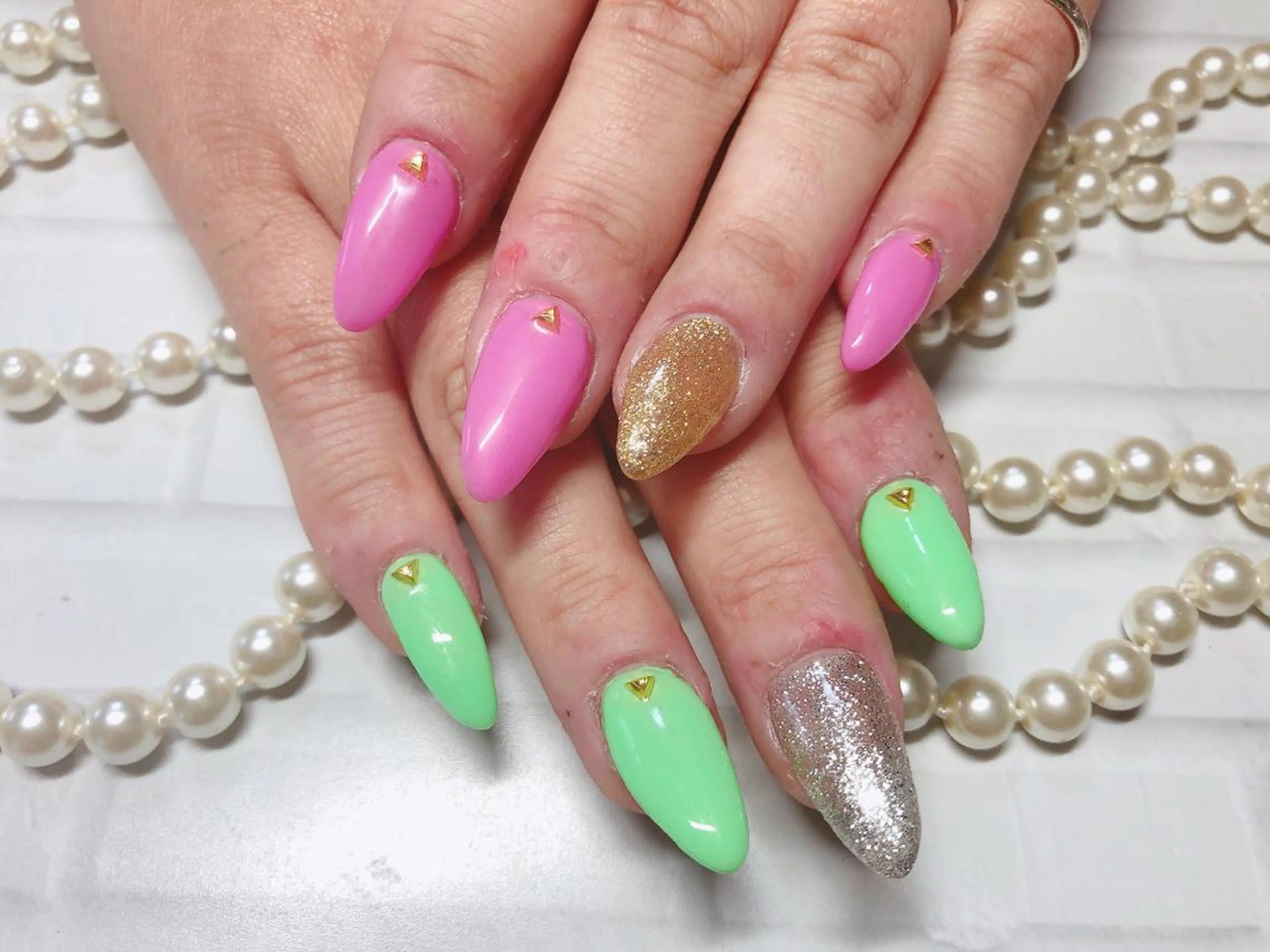 ネイル ゴールド ロングネイル スカルプネイル シルバー ハンドネイル ハンドケア ネイルサロン HARRYS所属・ネイル･脱毛サロン HARRYSのエステ・リラクイメージ